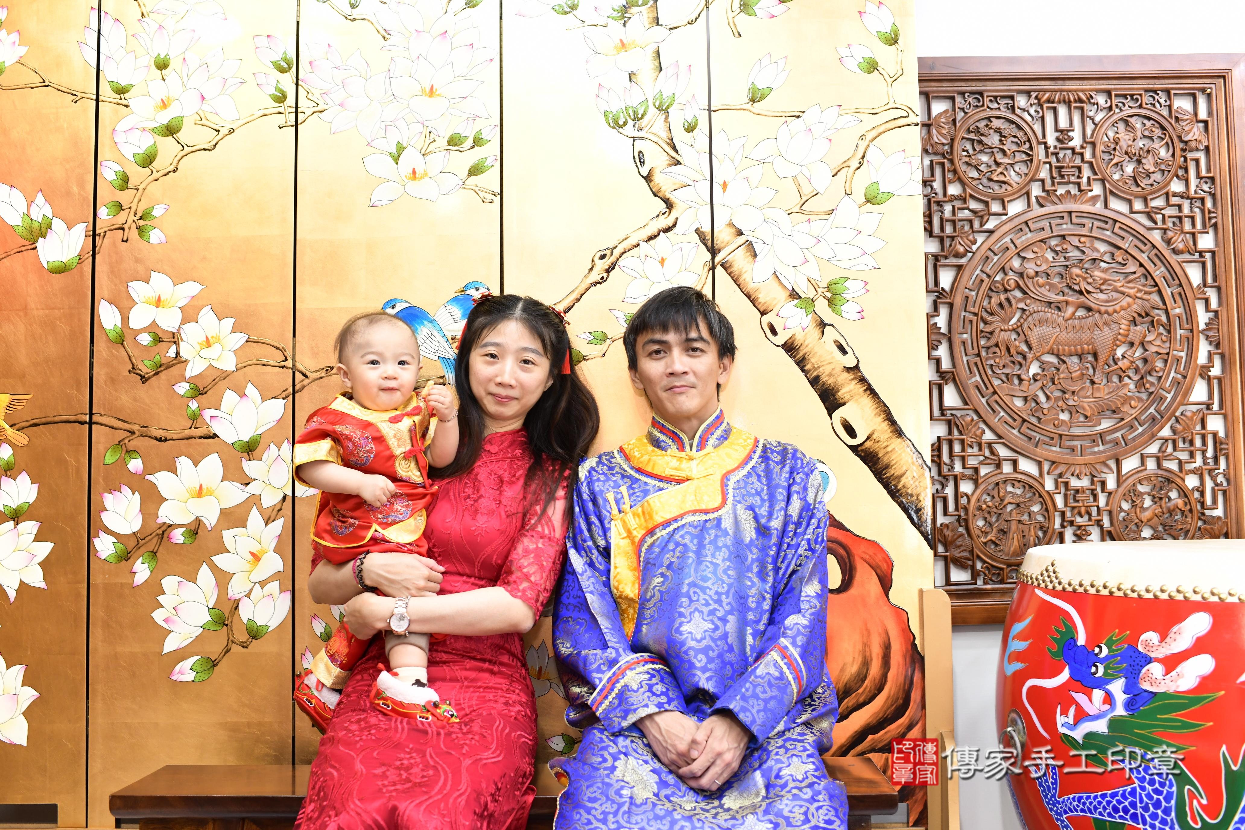 傳家手工印章台南店、抓周、度脺、中國風會場、傳家嬰兒古禮、吉祥話、抓周道具物品24種、拍照。抓周證書。寶寶抓周、滿周歲、生日快樂、祝福 傳家手工印章台南店、抓周、度脺、中國風會場、傳家嬰兒古禮、吉祥話、抓周道具物品24種、拍照。抓周證書。寶寶抓周、滿周歲、生日快樂、祝福