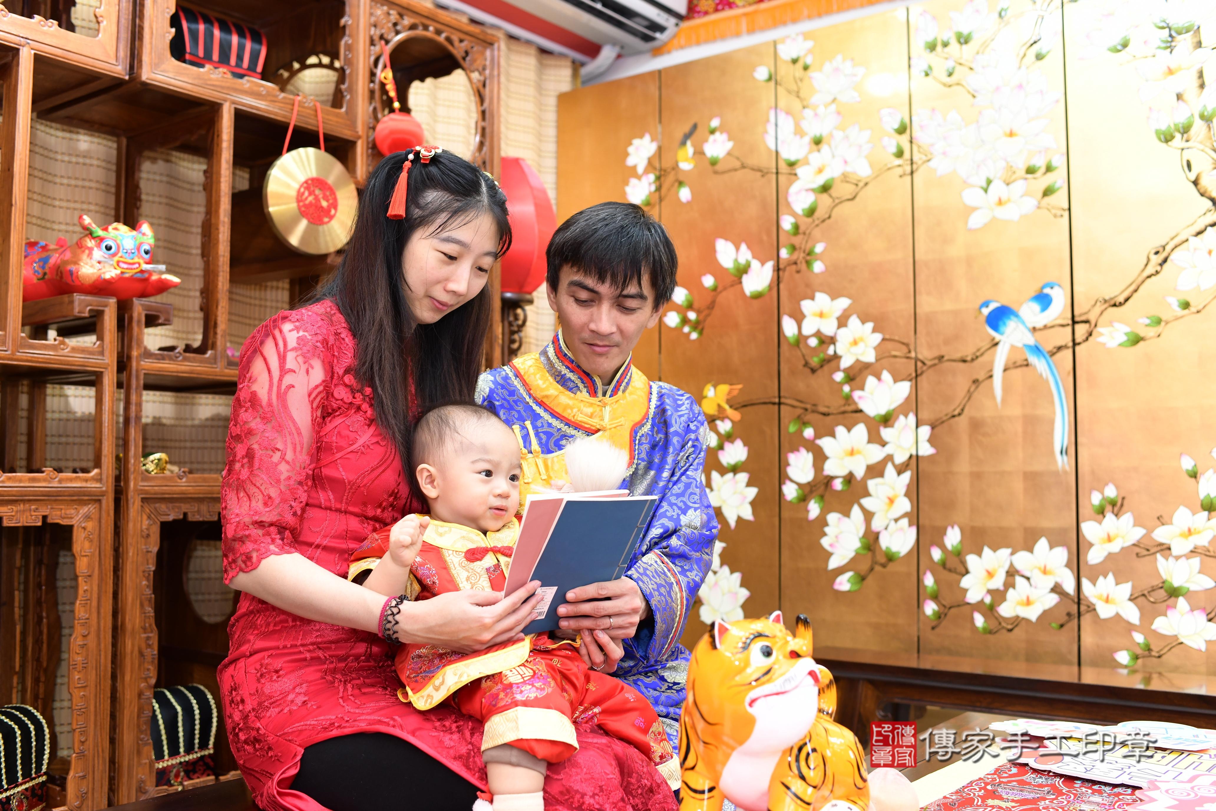 傳家手工印章台南店、抓周、度脺、中國風會場、傳家嬰兒古禮、吉祥話、抓周道具物品24種、拍照。抓周證書。寶寶抓周、滿周歲、生日快樂、祝福 傳家手工印章台南店、抓周、度脺、中國風會場、傳家嬰兒古禮、吉祥話、抓周道具物品24種、拍照。抓周證書。寶寶抓周、滿周歲、生日快樂、祝福