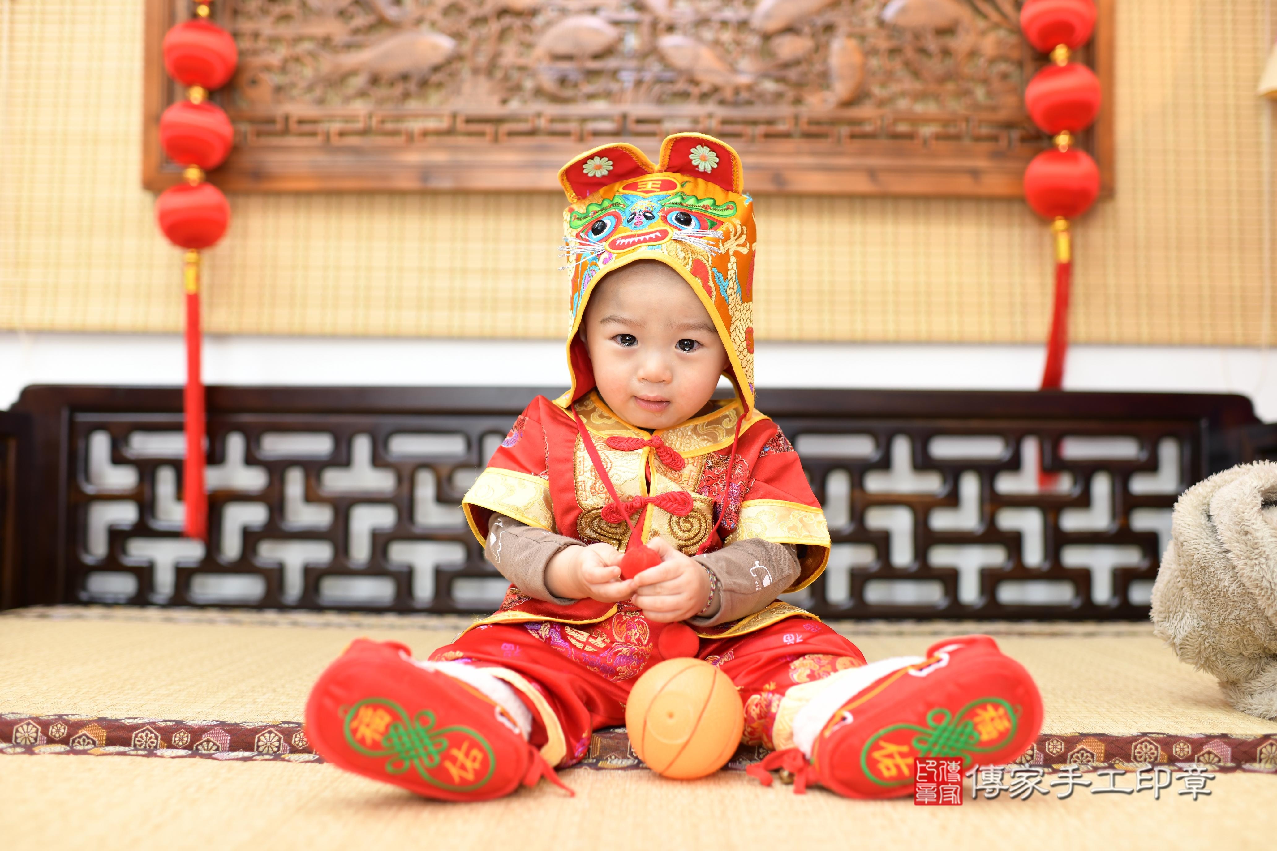 傳家手工印章台南店、抓周、度脺、中國風會場、傳家嬰兒古禮、吉祥話、抓周道具物品24種、拍照。抓周證書。寶寶抓周、滿周歲、生日快樂、祝福 傳家手工印章台南店、抓周、度脺、中國風會場、傳家嬰兒古禮、吉祥話、抓周道具物品24種、拍照。抓周證書。寶寶抓周、滿周歲、生日快樂、祝福