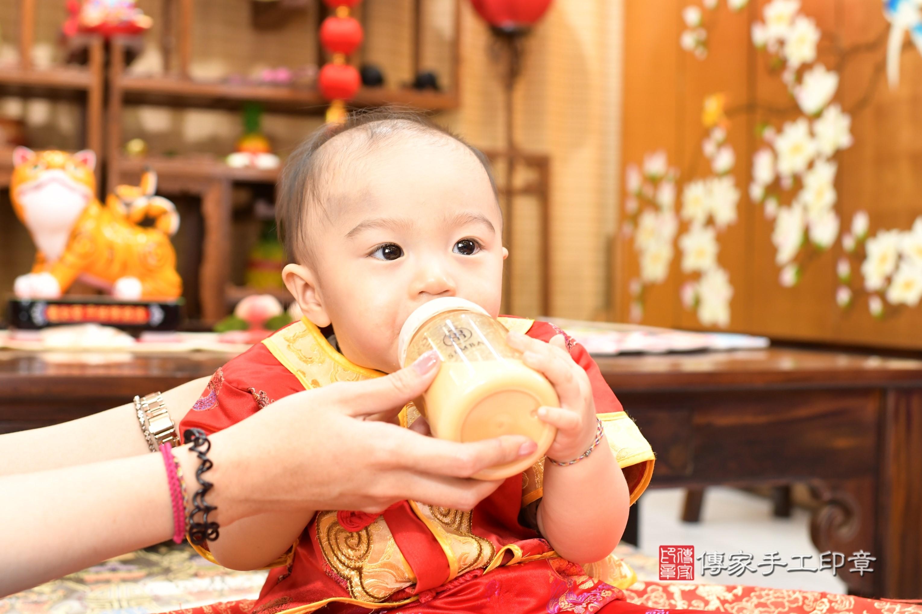 傳家手工印章台南店、抓周、度脺、中國風會場、傳家嬰兒古禮、吉祥話、抓周道具物品24種、拍照。抓周證書。寶寶抓周、滿周歲、生日快樂、祝福 傳家手工印章台南店、抓周、度脺、中國風會場、傳家嬰兒古禮、吉祥話、抓周道具物品24種、拍照。抓周證書。寶寶抓周、滿周歲、生日快樂、祝福