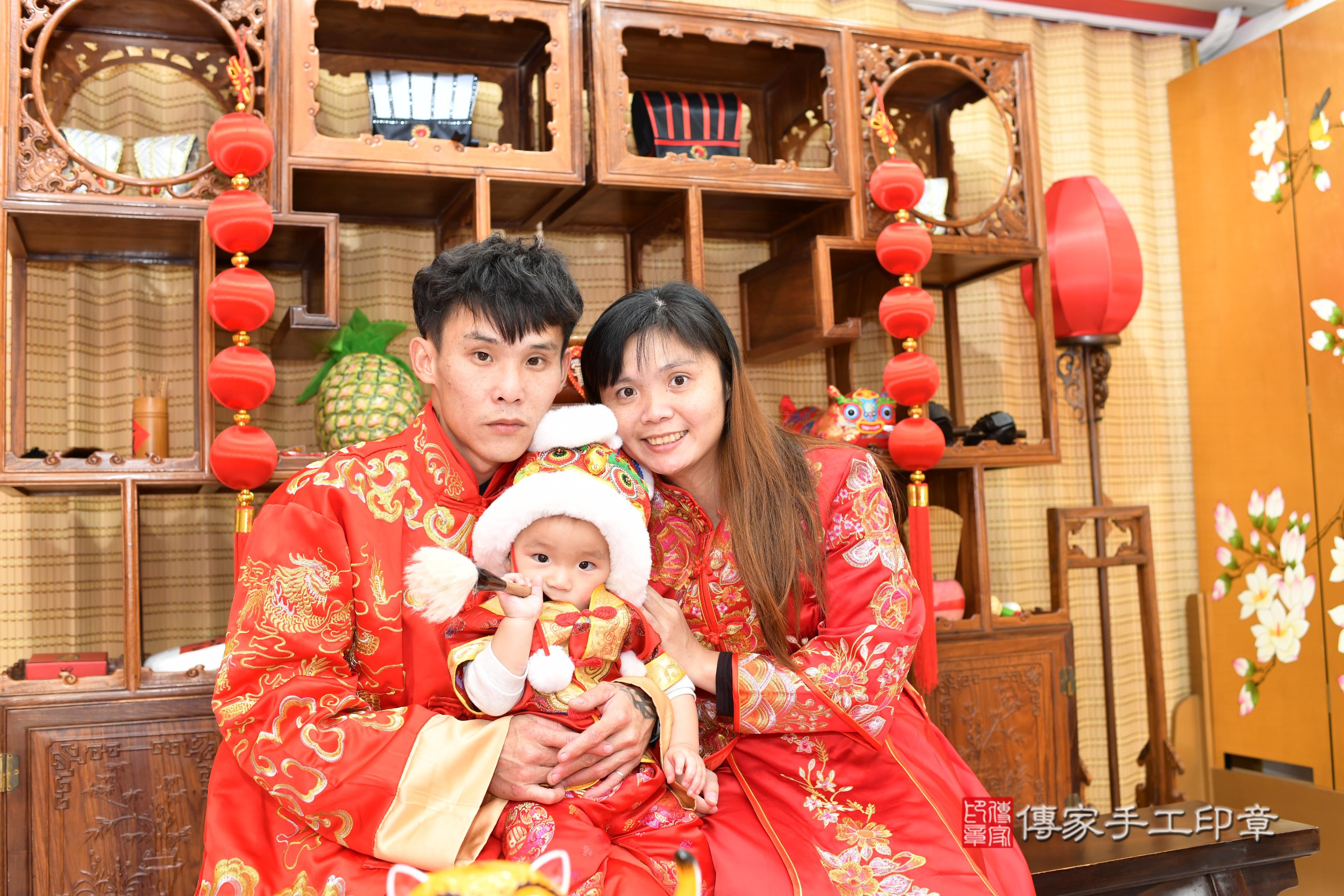 傳家手工印章台南店、抓周、度脺、中國風會場、傳家嬰兒古禮、吉祥話、抓周道具物品24種、拍照。抓周證書。寶寶抓周、滿周歲、生日快樂、祝福 傳家手工印章台南店、抓周、度脺、中國風會場、傳家嬰兒古禮、吉祥話、抓周道具物品24種、拍照。抓周證書。寶寶抓周、滿周歲、生日快樂、祝福