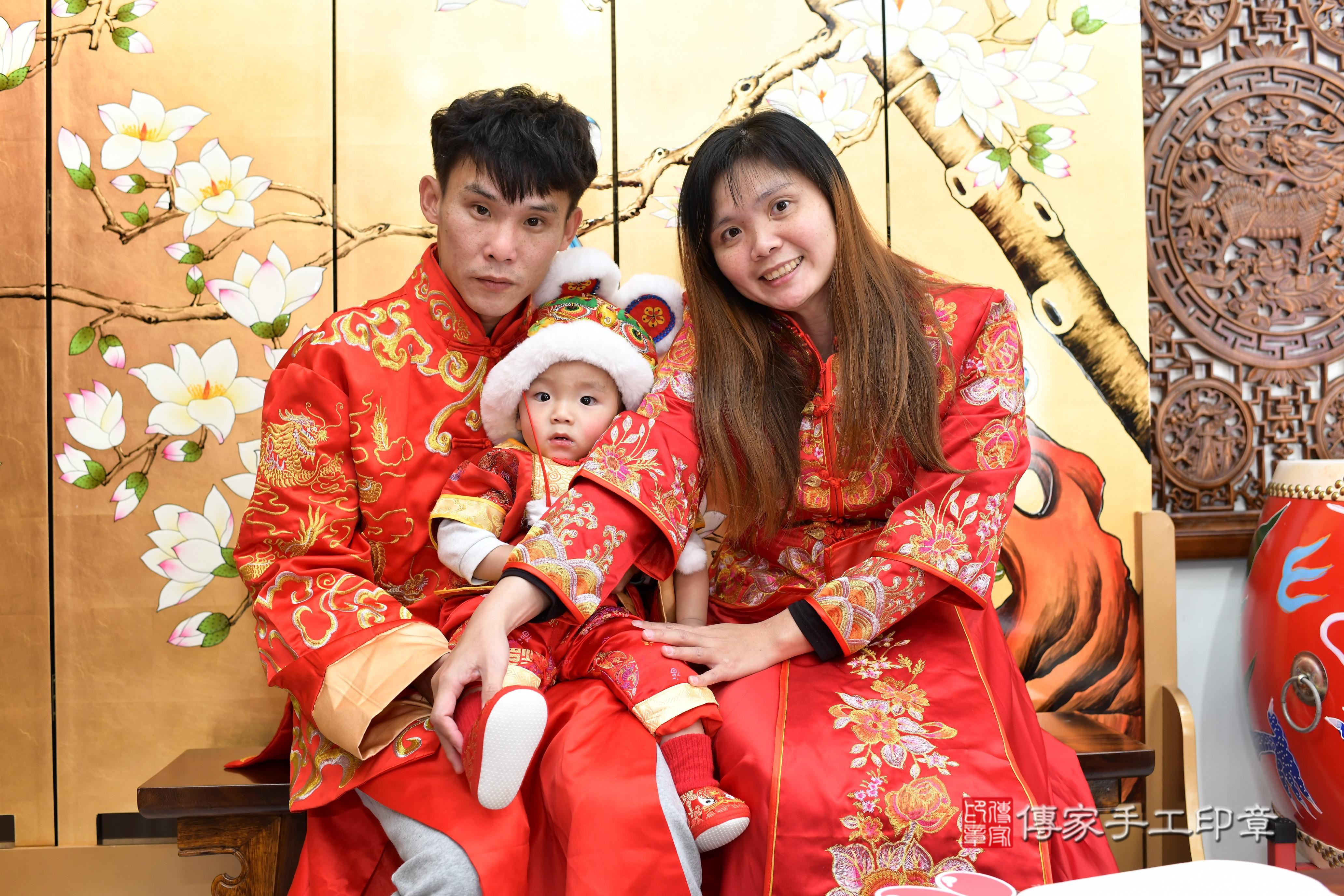 傳家手工印章台南店、抓周、度脺、中國風會場、傳家嬰兒古禮、吉祥話、抓周道具物品24種、拍照。抓周證書。寶寶抓周、滿周歲、生日快樂、祝福 傳家手工印章台南店、抓周、度脺、中國風會場、傳家嬰兒古禮、吉祥話、抓周道具物品24種、拍照。抓周證書。寶寶抓周、滿周歲、生日快樂、祝福