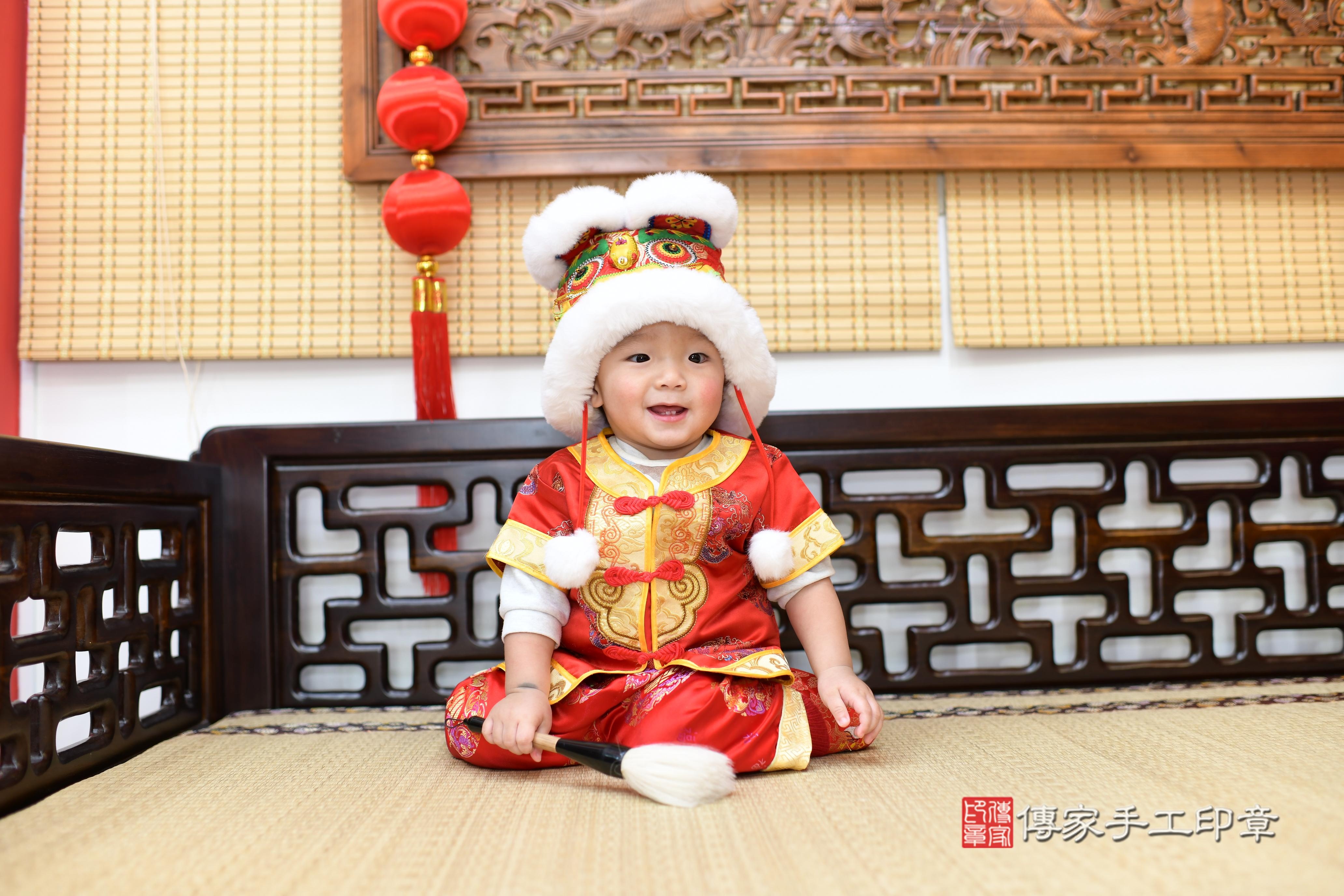 傳家手工印章台南店、抓周、度脺、中國風會場、傳家嬰兒古禮、吉祥話、抓周道具物品24種、拍照。抓周證書。寶寶抓周、滿周歲、生日快樂、祝福 傳家手工印章台南店、抓周、度脺、中國風會場、傳家嬰兒古禮、吉祥話、抓周道具物品24種、拍照。抓周證書。寶寶抓周、滿周歲、生日快樂、祝福