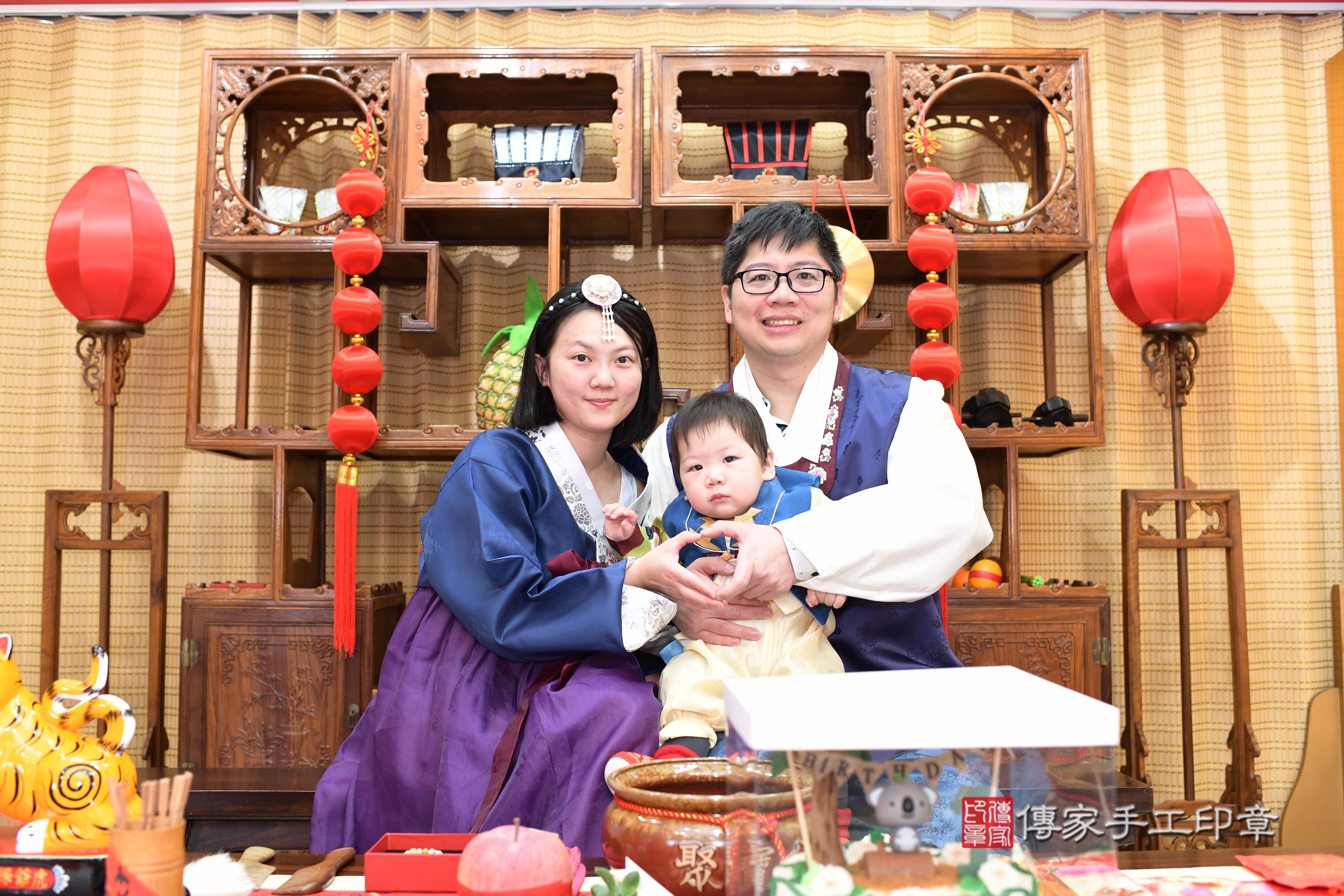 傳家手工印章台南店、抓周、度脺、中國風會場、傳家嬰兒古禮、吉祥話、抓周道具物品24種、拍照。抓周證書。寶寶抓周、滿周歲、生日快樂、祝福 傳家手工印章台南店、抓周、度脺、中國風會場、傳家嬰兒古禮、吉祥話、抓周道具物品24種、拍照。抓周證書。寶寶抓周、滿周歲、生日快樂、祝福