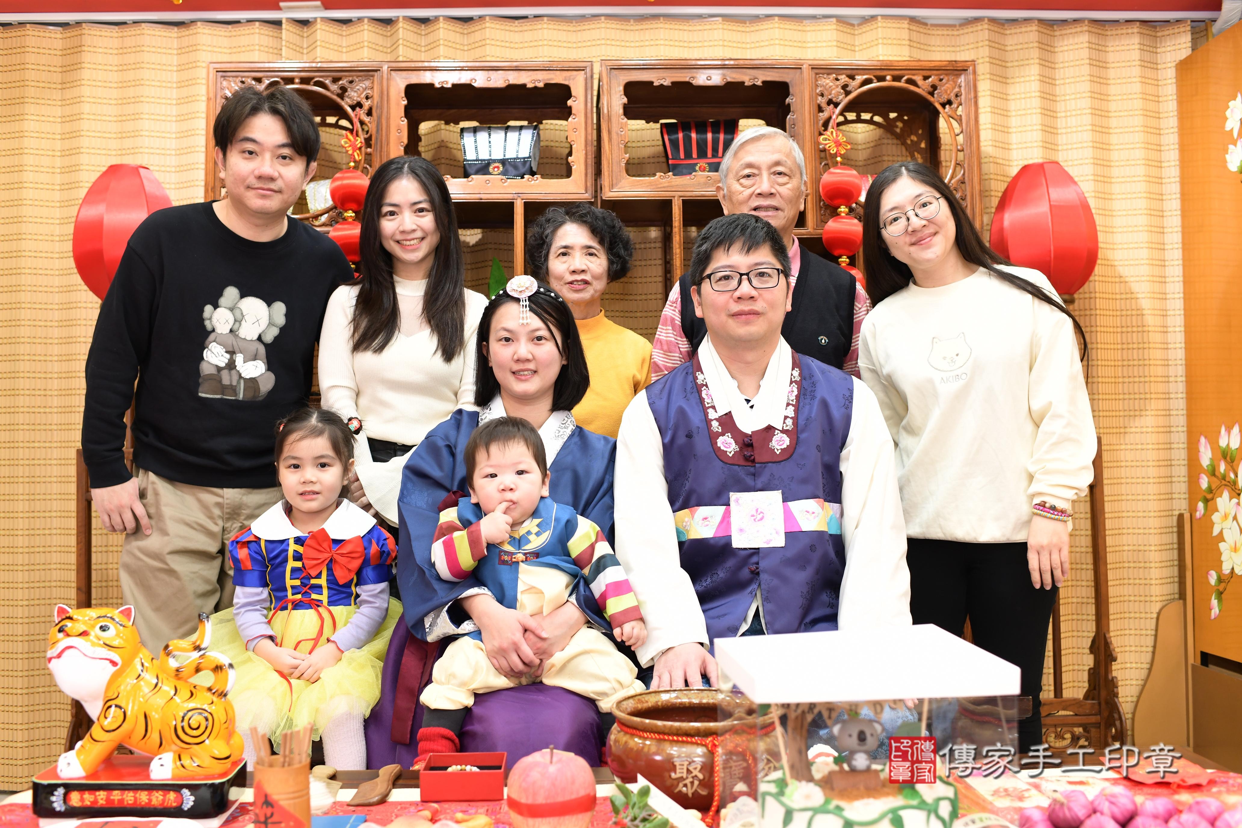 傳家手工印章台南店、抓周、度脺、中國風會場、傳家嬰兒古禮、吉祥話、抓周道具物品24種、拍照。抓周證書。寶寶抓周、滿周歲、生日快樂、祝福 傳家手工印章台南店、抓周、度脺、中國風會場、傳家嬰兒古禮、吉祥話、抓周道具物品24種、拍照。抓周證書。寶寶抓周、滿周歲、生日快樂、祝福