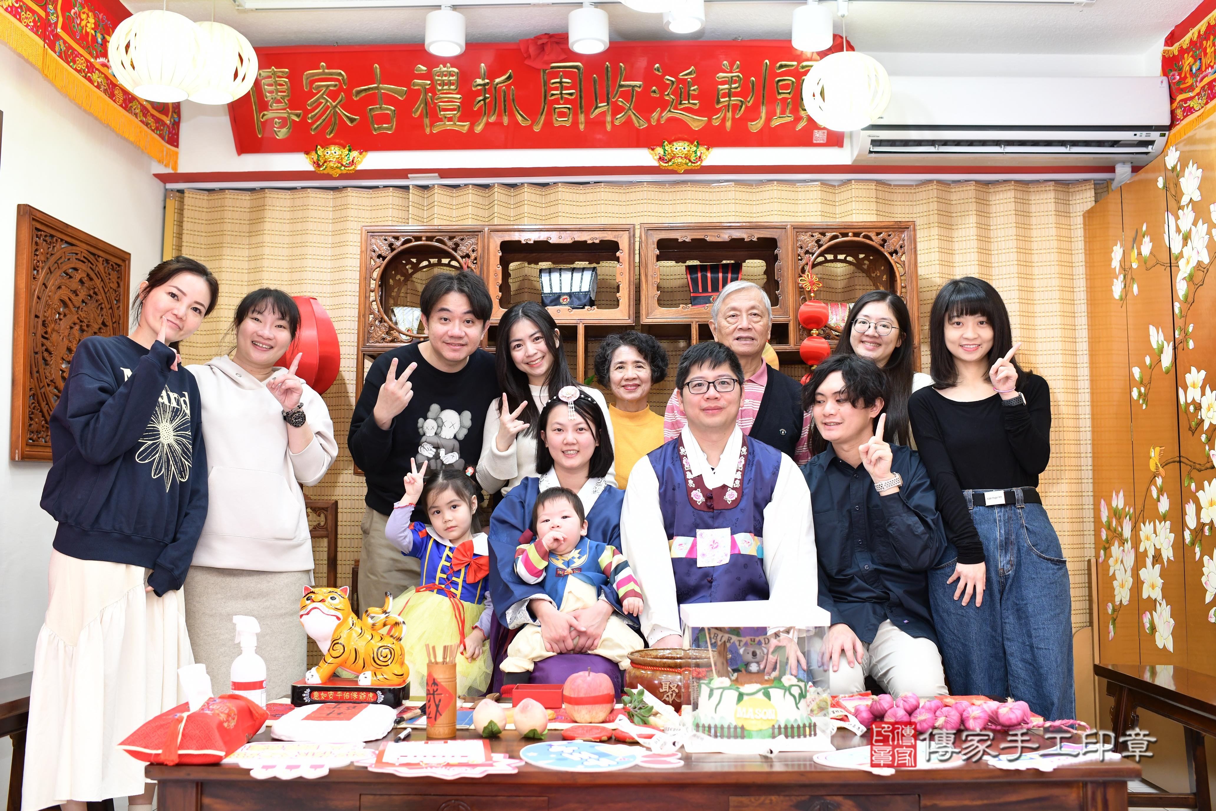 傳家手工印章台南店、抓周、度脺、中國風會場、傳家嬰兒古禮、吉祥話、抓周道具物品24種、拍照。抓周證書。寶寶抓周、滿周歲、生日快樂、祝福 傳家手工印章台南店、抓周、度脺、中國風會場、傳家嬰兒古禮、吉祥話、抓周道具物品24種、拍照。抓周證書。寶寶抓周、滿周歲、生日快樂、祝福