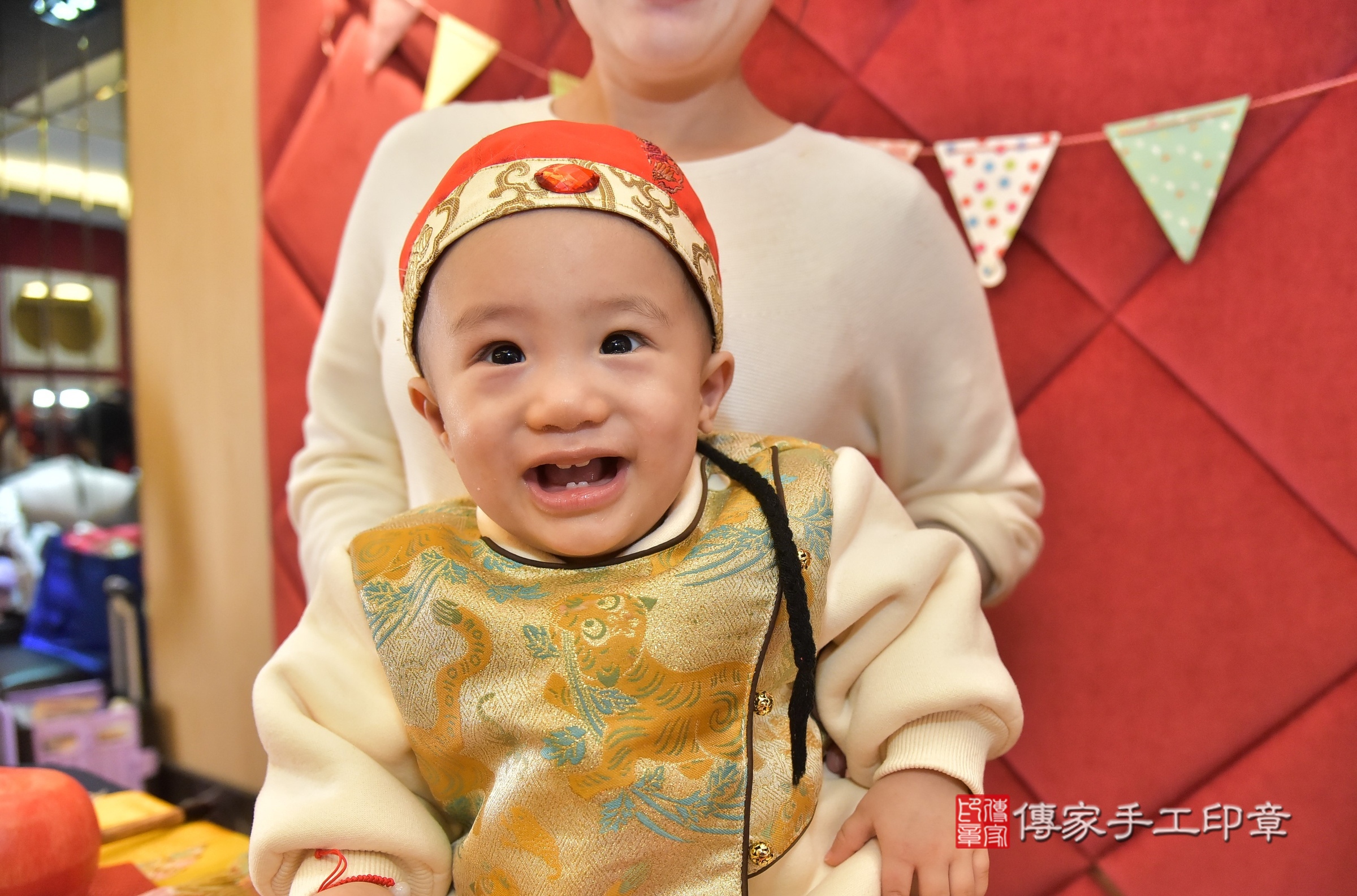 新北市永和區濠濠寶寶和恬恬寶寶抓周推薦:傳家新北店到府抓周,嬰兒古禮抓周流程儀式吉祥話、抓周道具物品24種、拍照。抓周證書。2025.1.12,照片3 新北市永和區濠濠寶寶和恬恬寶寶抓周推薦:傳家新北店到府抓周,嬰兒古禮抓周流程儀式吉祥話、抓周道具物品24種、拍照。抓周證書。2025.1.12,照片3