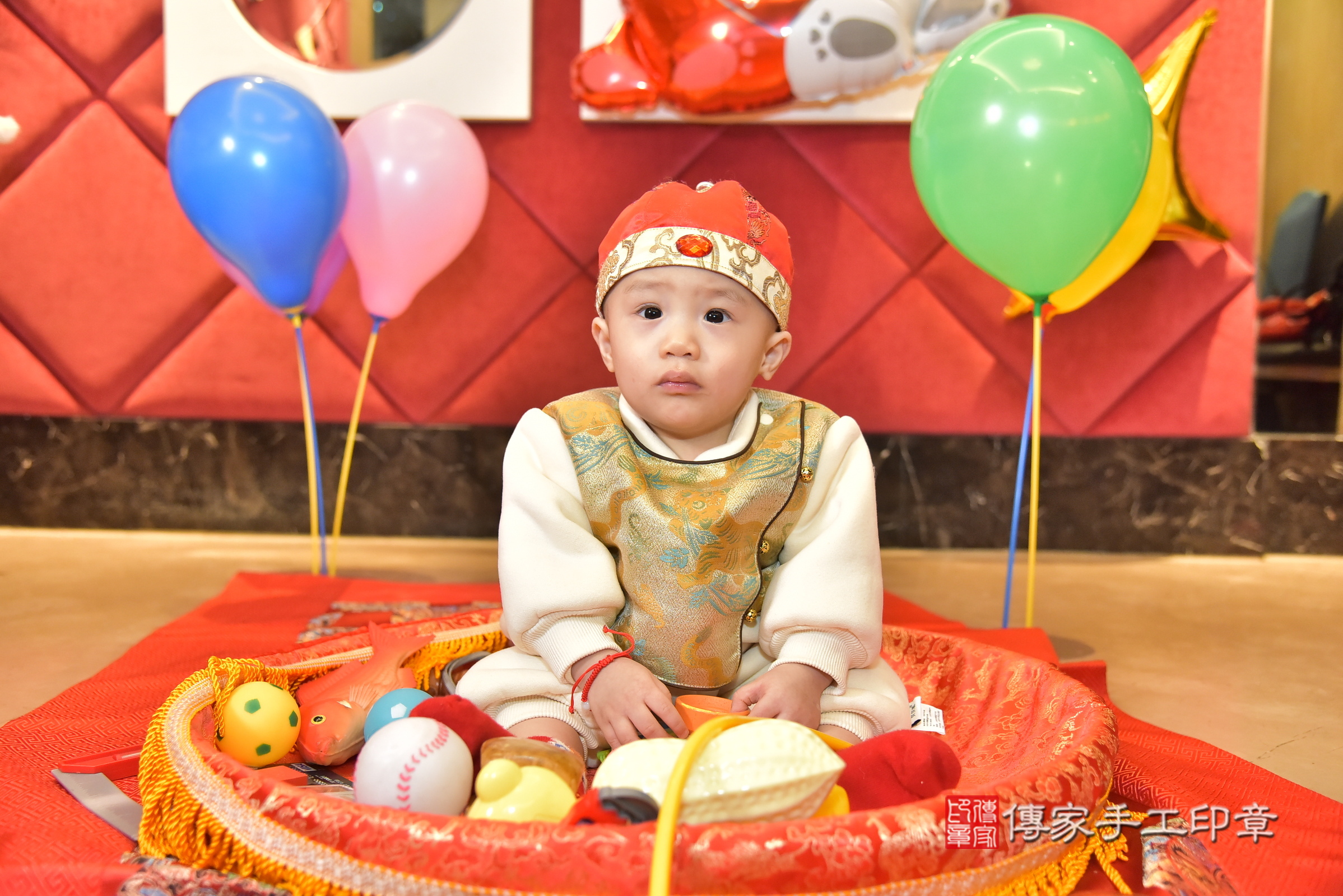 新北市永和區濠濠寶寶和恬恬寶寶抓周推薦:傳家新北店到府抓周,嬰兒古禮抓周流程儀式吉祥話、抓周道具物品24種、拍照。抓周證書。2025.1.12,照片11 新北市永和區濠濠寶寶和恬恬寶寶抓周推薦:傳家新北店到府抓周,嬰兒古禮抓周流程儀式吉祥話、抓周道具物品24種、拍照。抓周證書。2025.1.12,照片11