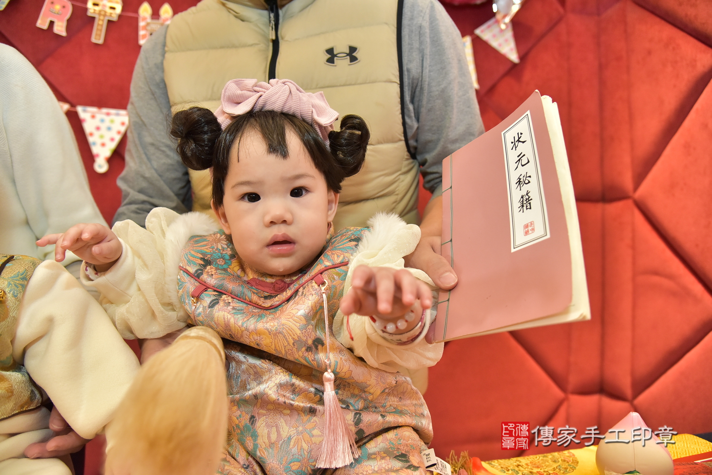 新北市永和區濠濠寶寶和恬恬寶寶抓周推薦:傳家新北店到府抓周,嬰兒古禮抓周流程儀式吉祥話、抓周道具物品24種、拍照。抓周證書。2025.1.12,照片5 新北市永和區濠濠寶寶和恬恬寶寶抓周推薦:傳家新北店到府抓周,嬰兒古禮抓周流程儀式吉祥話、抓周道具物品24種、拍照。抓周證書。2025.1.12,照片5