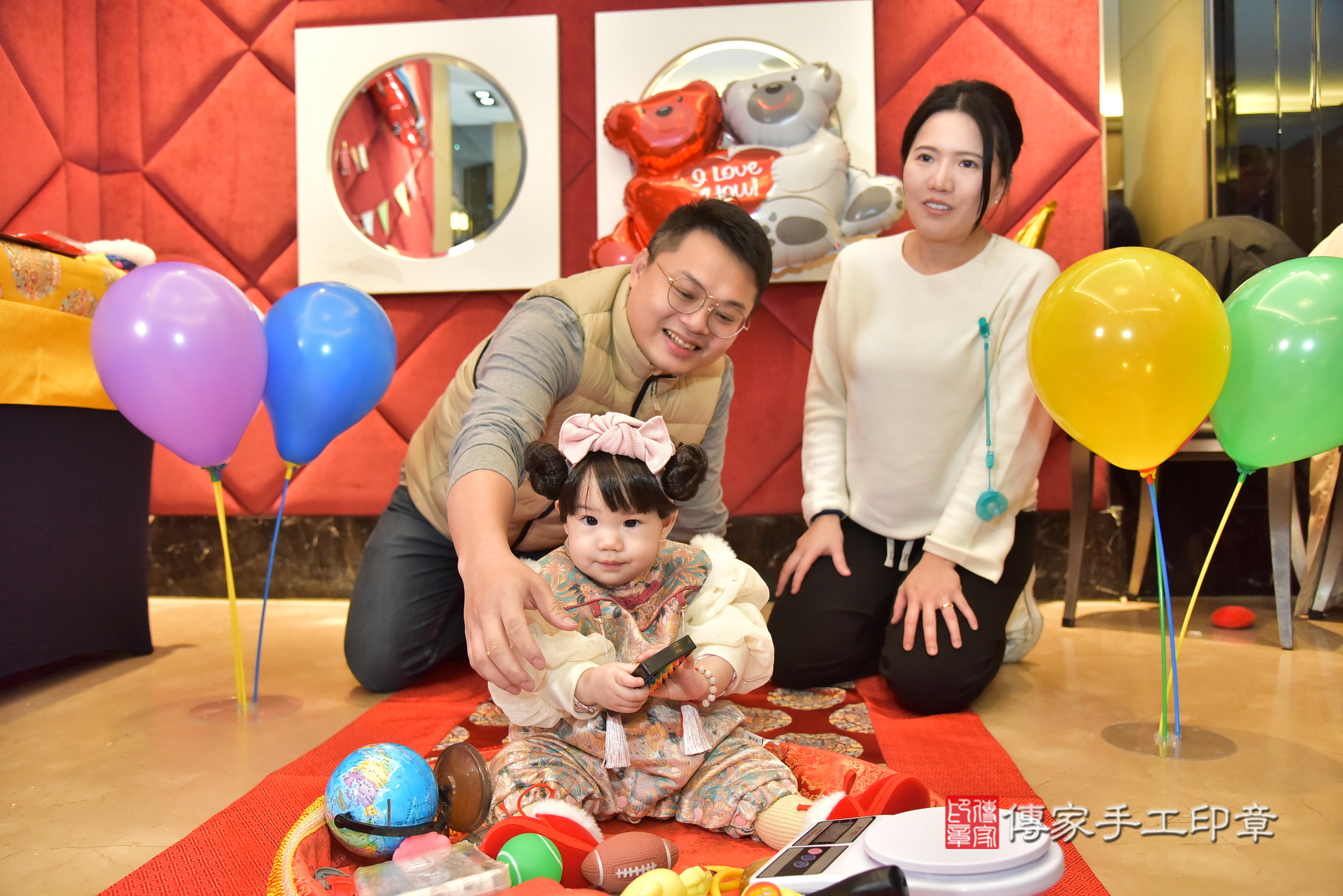 新北市永和區濠濠寶寶和恬恬寶寶抓周推薦:傳家新北店到府抓周,嬰兒古禮抓周流程儀式吉祥話、抓周道具物品24種、拍照。抓周證書。2025.1.12,照片10 新北市永和區濠濠寶寶和恬恬寶寶抓周推薦:傳家新北店到府抓周,嬰兒古禮抓周流程儀式吉祥話、抓周道具物品24種、拍照。抓周證書。2025.1.12,照片10