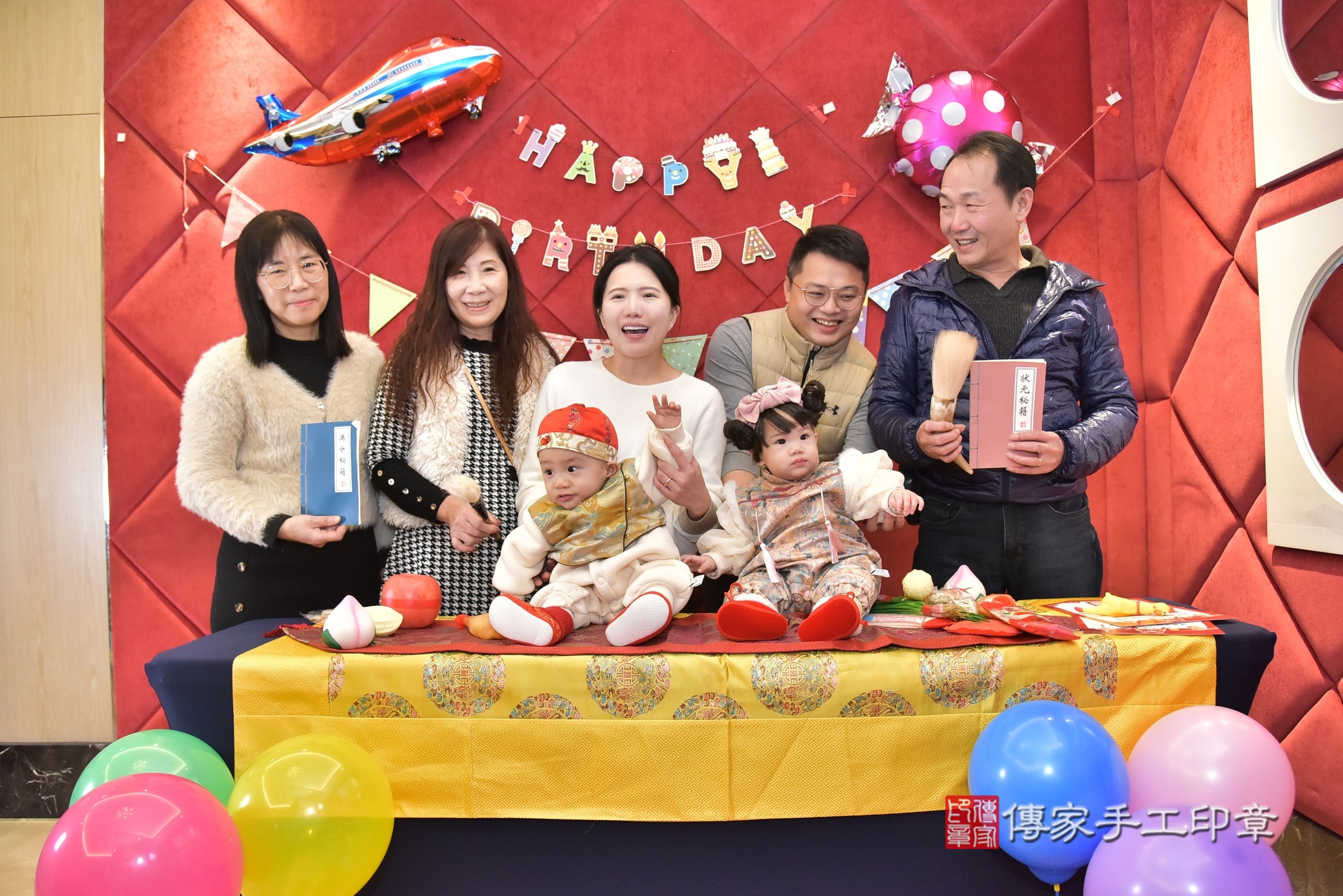 新北市永和區濠濠寶寶和恬恬寶寶抓周推薦:傳家新北店到府抓周,嬰兒古禮抓周流程儀式吉祥話、抓周道具物品24種、拍照。抓周證書。2025.1.12,照片16 新北市永和區濠濠寶寶和恬恬寶寶抓周推薦:傳家新北店到府抓周,嬰兒古禮抓周流程儀式吉祥話、抓周道具物品24種、拍照。抓周證書。2025.1.12,照片16