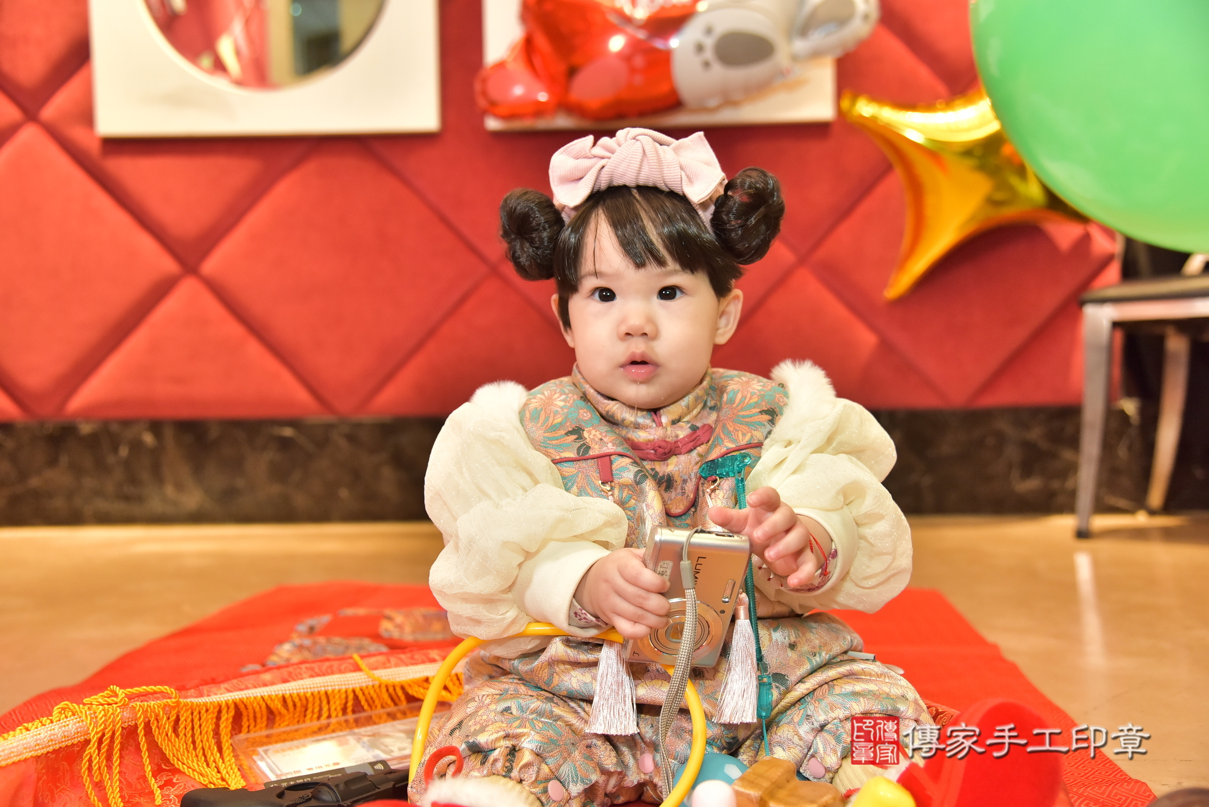 新北市永和區濠濠寶寶和恬恬寶寶抓周推薦:傳家新北店到府抓周,嬰兒古禮抓周流程儀式吉祥話、抓周道具物品24種、拍照。抓周證書。2025.1.12,照片9 新北市永和區濠濠寶寶和恬恬寶寶抓周推薦:傳家新北店到府抓周,嬰兒古禮抓周流程儀式吉祥話、抓周道具物品24種、拍照。抓周證書。2025.1.12,照片9