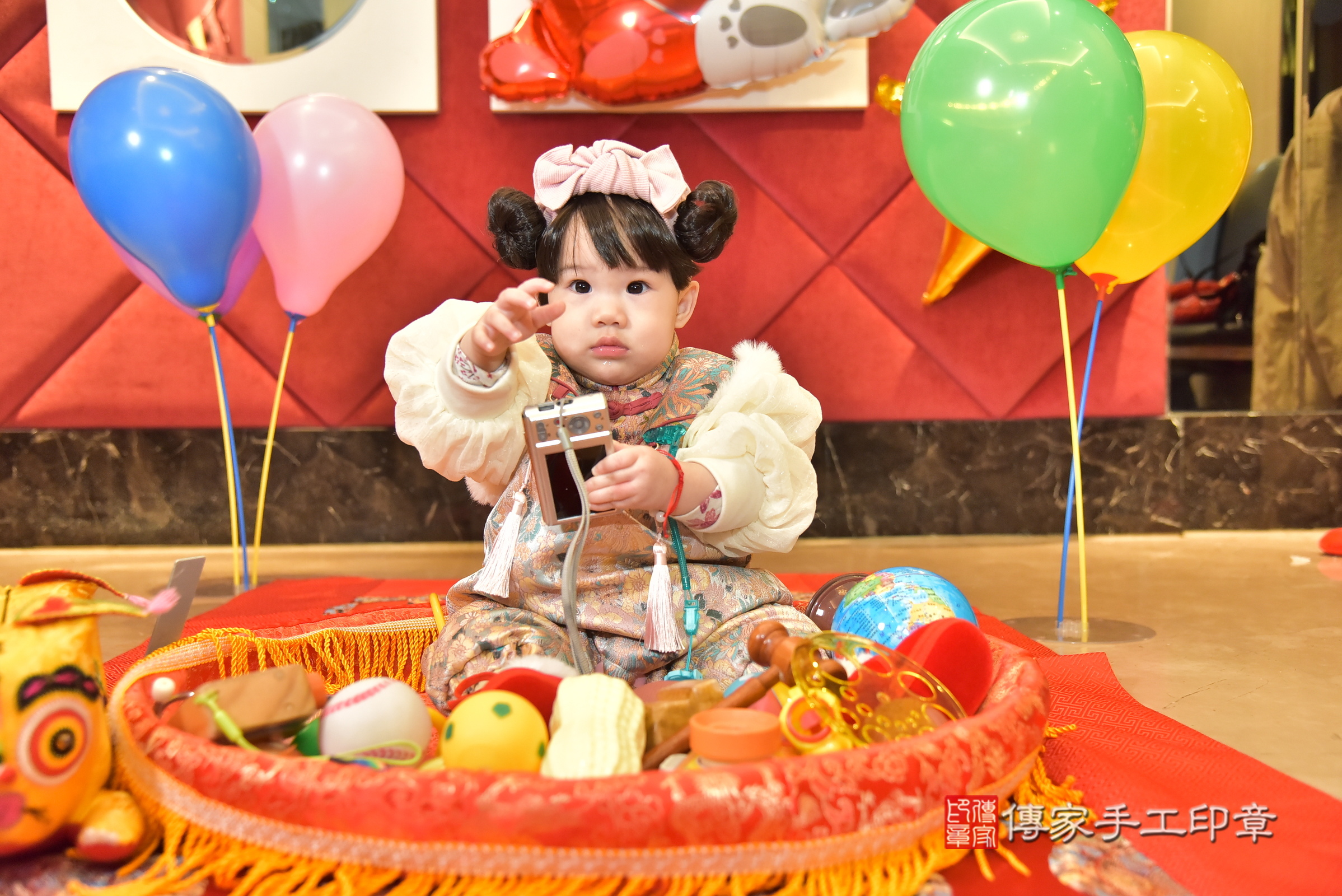 新北市永和區濠濠寶寶和恬恬寶寶抓周推薦:傳家新北店到府抓周,嬰兒古禮抓周流程儀式吉祥話、抓周道具物品24種、拍照。抓周證書。2025.1.12,照片8 新北市永和區濠濠寶寶和恬恬寶寶抓周推薦:傳家新北店到府抓周,嬰兒古禮抓周流程儀式吉祥話、抓周道具物品24種、拍照。抓周證書。2025.1.12,照片8