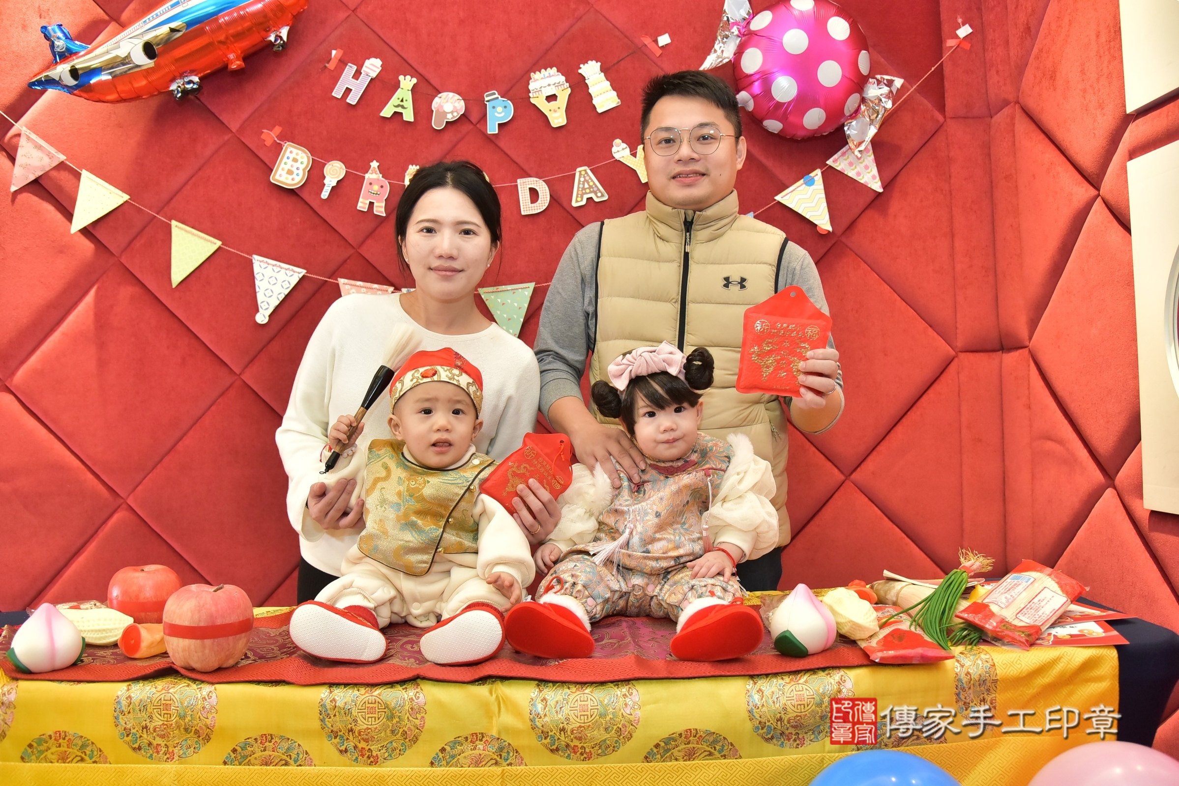 新北市永和區濠濠寶寶和恬恬寶寶抓周推薦:傳家新北店到府抓周,嬰兒古禮抓周流程儀式吉祥話、抓周道具物品24種、拍照。抓周證書。2025.1.12,照片13 新北市永和區濠濠寶寶和恬恬寶寶抓周推薦:傳家新北店到府抓周,嬰兒古禮抓周流程儀式吉祥話、抓周道具物品24種、拍照。抓周證書。2025.1.12,照片13