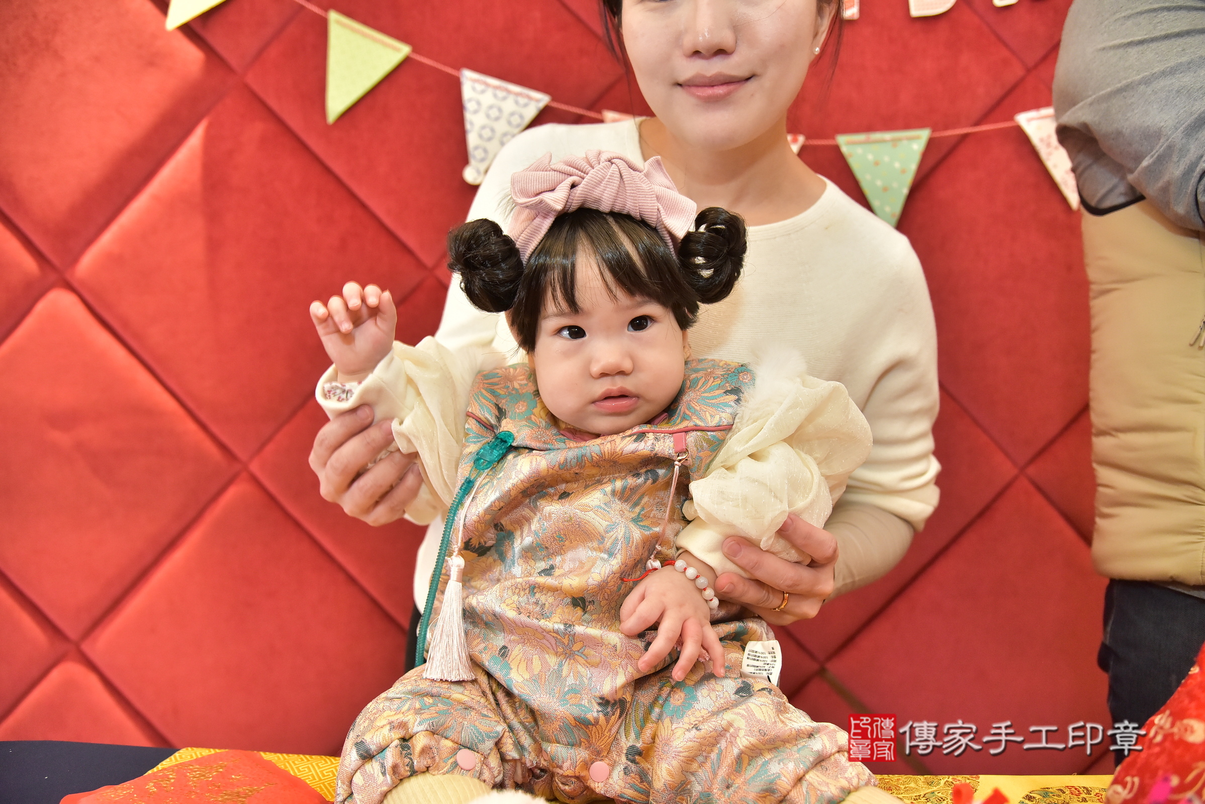 新北市永和區濠濠寶寶和恬恬寶寶抓周推薦:傳家新北店到府抓周,嬰兒古禮抓周流程儀式吉祥話、抓周道具物品24種、拍照。抓周證書。2025.1.12,照片4 新北市永和區濠濠寶寶和恬恬寶寶抓周推薦:傳家新北店到府抓周,嬰兒古禮抓周流程儀式吉祥話、抓周道具物品24種、拍照。抓周證書。2025.1.12,照片4