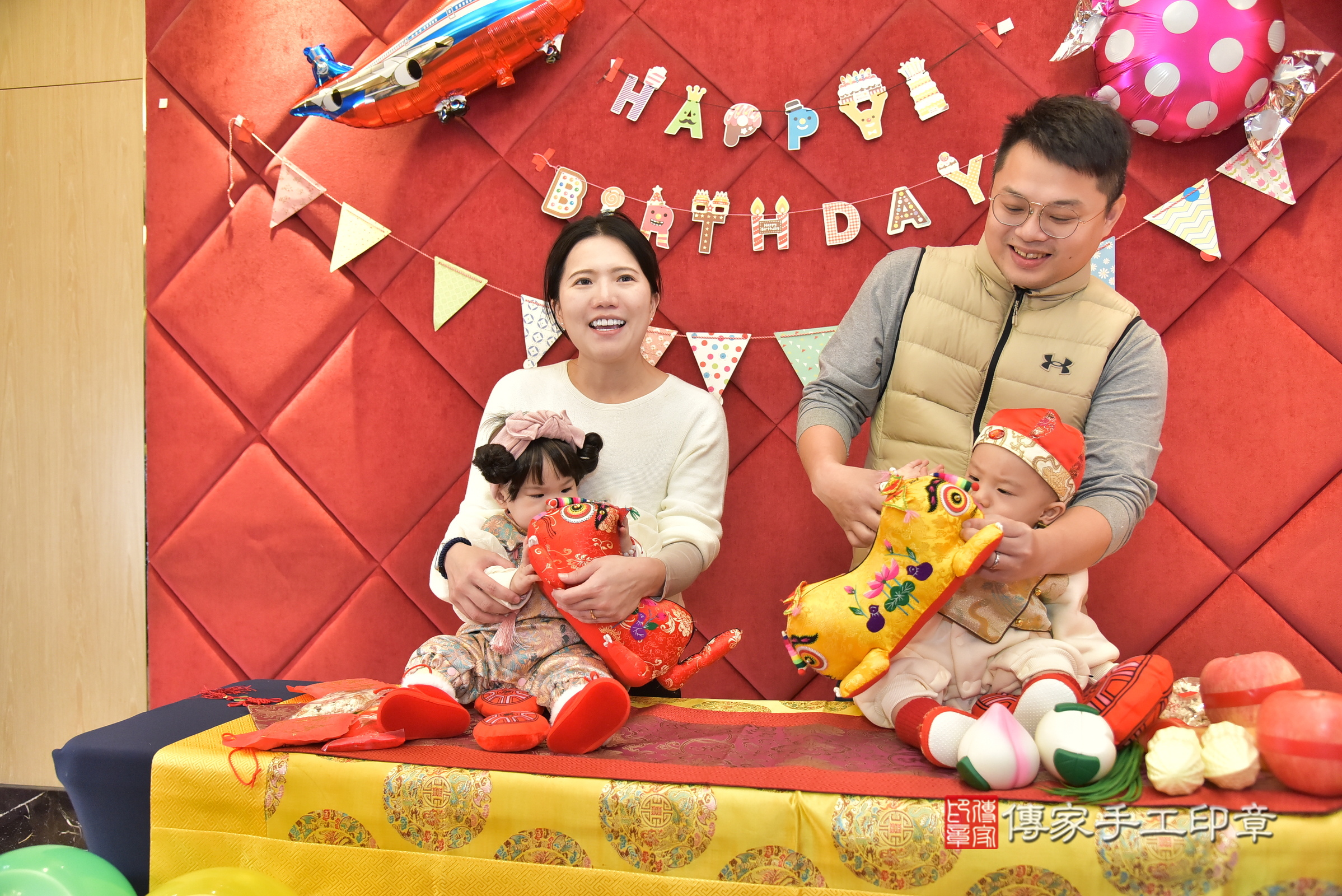 新北市永和區濠濠寶寶和恬恬寶寶抓周推薦:傳家新北店到府抓周,嬰兒古禮抓周流程儀式吉祥話、抓周道具物品24種、拍照。抓周證書。2025.1.12,照片12 新北市永和區濠濠寶寶和恬恬寶寶抓周推薦:傳家新北店到府抓周,嬰兒古禮抓周流程儀式吉祥話、抓周道具物品24種、拍照。抓周證書。2025.1.12,照片12