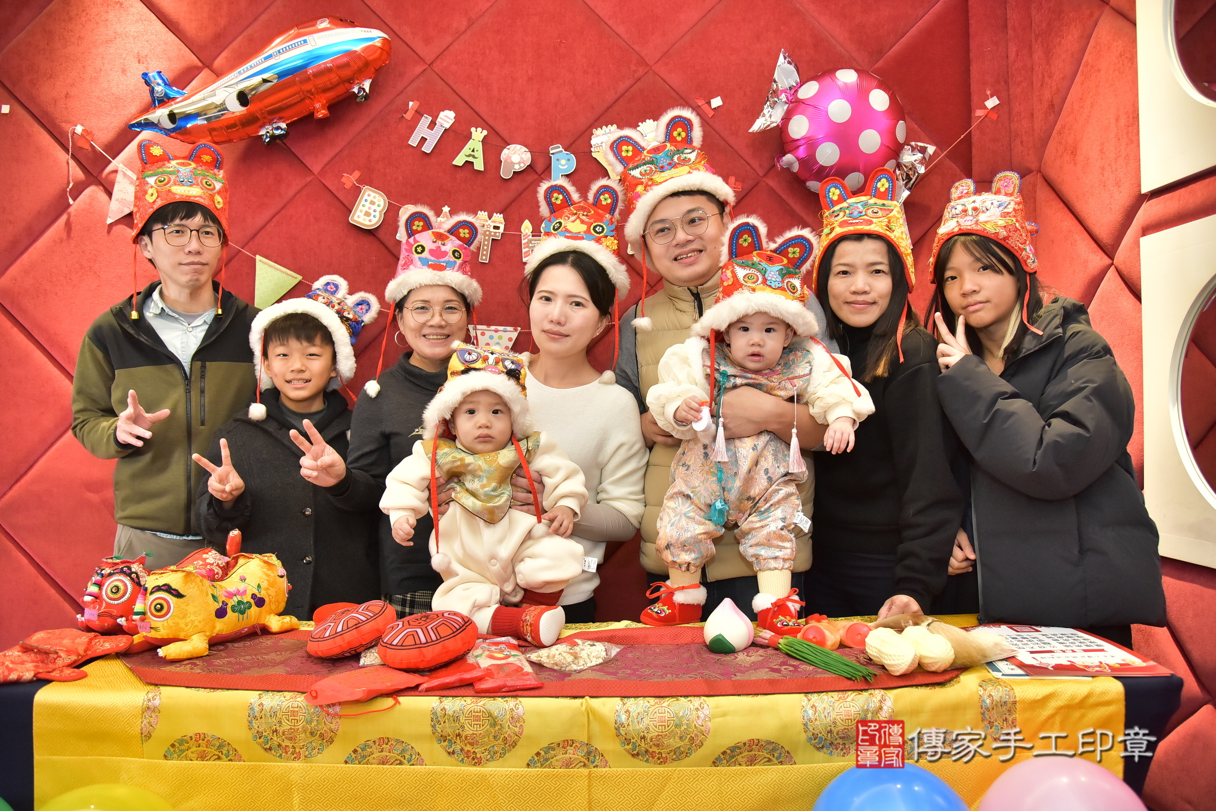 新北市永和區濠濠寶寶和恬恬寶寶抓周推薦:傳家新北店到府抓周,嬰兒古禮抓周流程儀式吉祥話、抓周道具物品24種、拍照。抓周證書。2025.1.12,照片19 新北市永和區濠濠寶寶和恬恬寶寶抓周推薦:傳家新北店到府抓周,嬰兒古禮抓周流程儀式吉祥話、抓周道具物品24種、拍照。抓周證書。2025.1.12,照片19