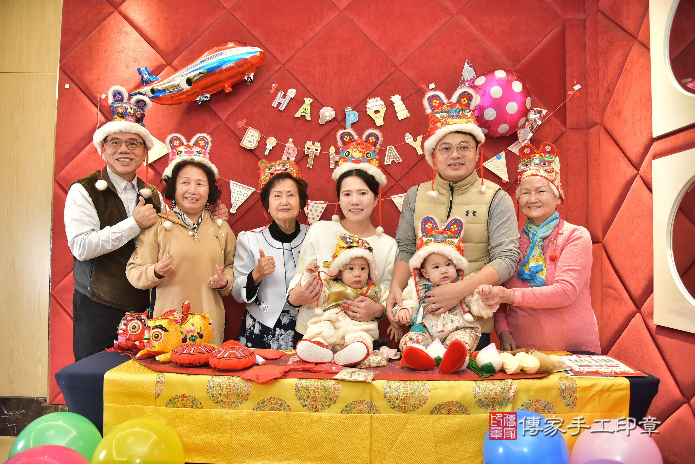 新北市永和區濠濠寶寶和恬恬寶寶抓周推薦:傳家新北店到府抓周,嬰兒古禮抓周流程儀式吉祥話、抓周道具物品24種、拍照。抓周證書。2025.1.12,照片18 新北市永和區濠濠寶寶和恬恬寶寶抓周推薦:傳家新北店到府抓周,嬰兒古禮抓周流程儀式吉祥話、抓周道具物品24種、拍照。抓周證書。2025.1.12,照片18