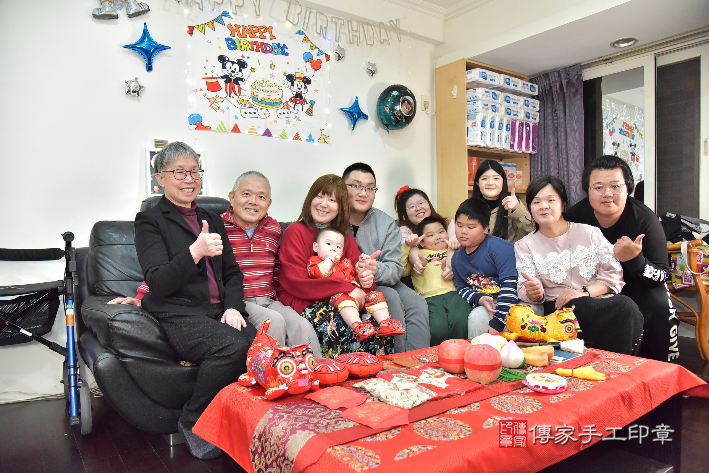 桃園市小莃寶寶抓周推薦：傳家新北店到府抓周，嬰兒古禮抓周流程儀式吉祥話、抓周道具物品24種、拍照。抓周證書。2025.1.12，照片1