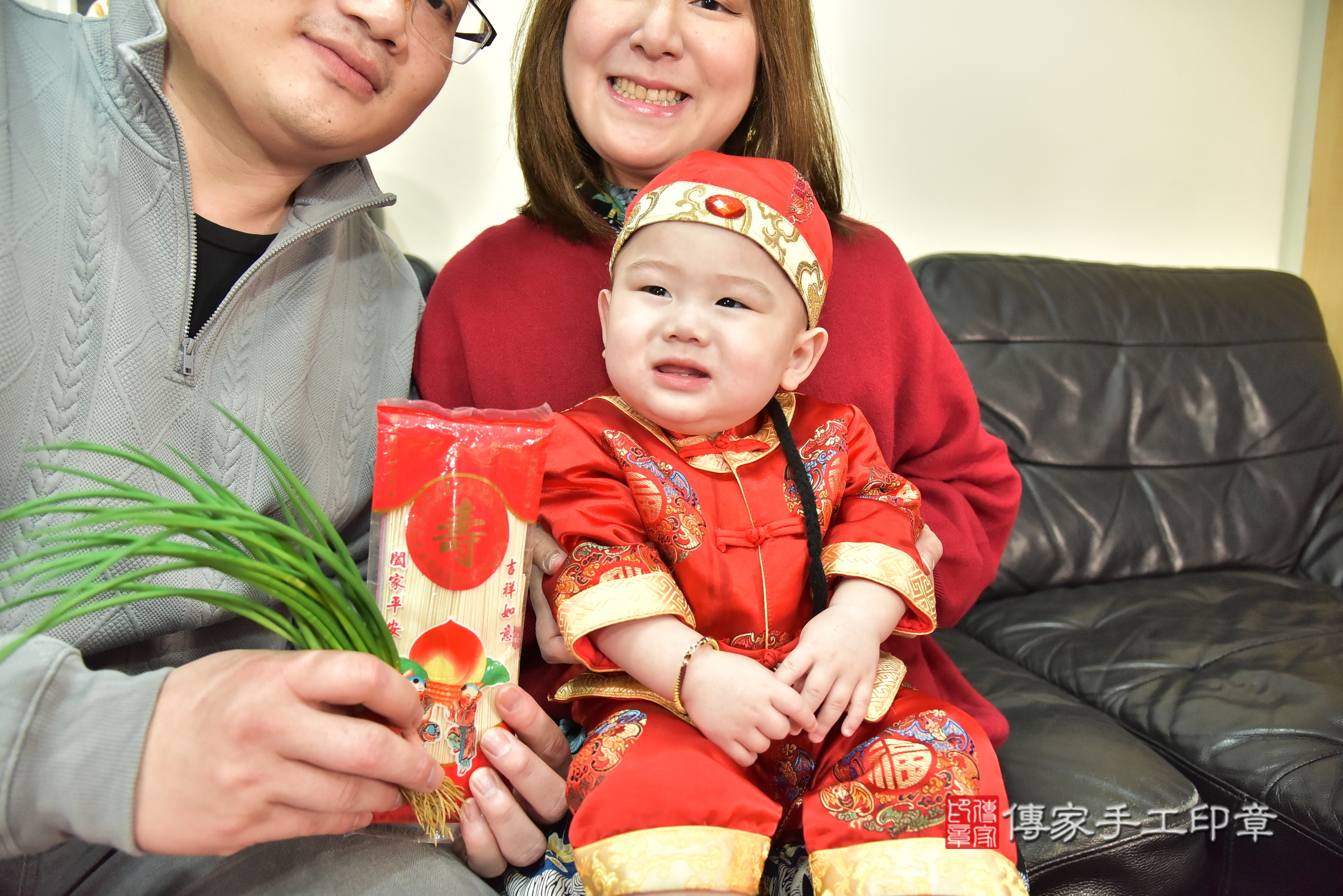 桃園市小莃寶寶抓周推薦:傳家新北店到府抓周,嬰兒古禮抓周流程儀式吉祥話、抓周道具物品24種、拍照。抓周證書。2025.1.12,照片12 桃園市小莃寶寶抓周推薦:傳家新北店到府抓周,嬰兒古禮抓周流程儀式吉祥話、抓周道具物品24種、拍照。抓周證書。2025.1.12,照片12