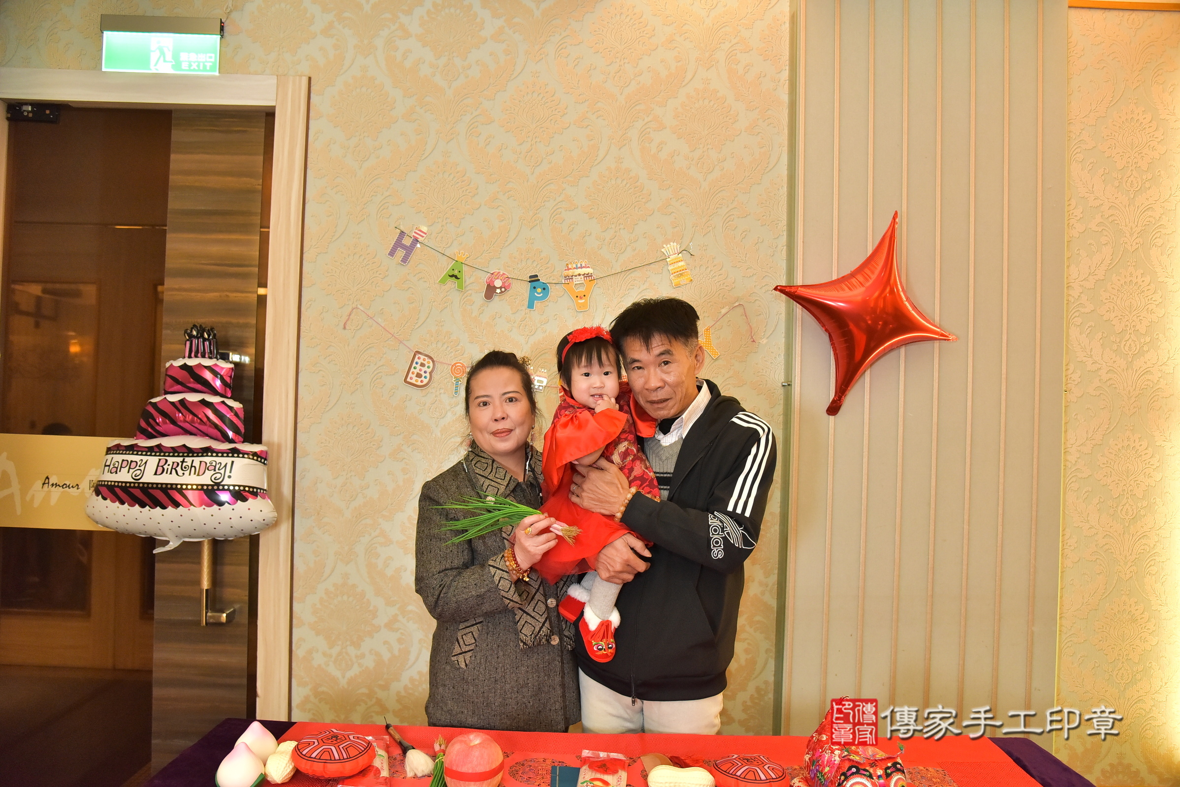 桃園市宸宸寶寶抓周推薦：傳家新北店到府抓周，嬰兒古禮抓周流程儀式吉祥話、抓周道具物品24種、拍照。抓周證書。2025.1.19，照片13