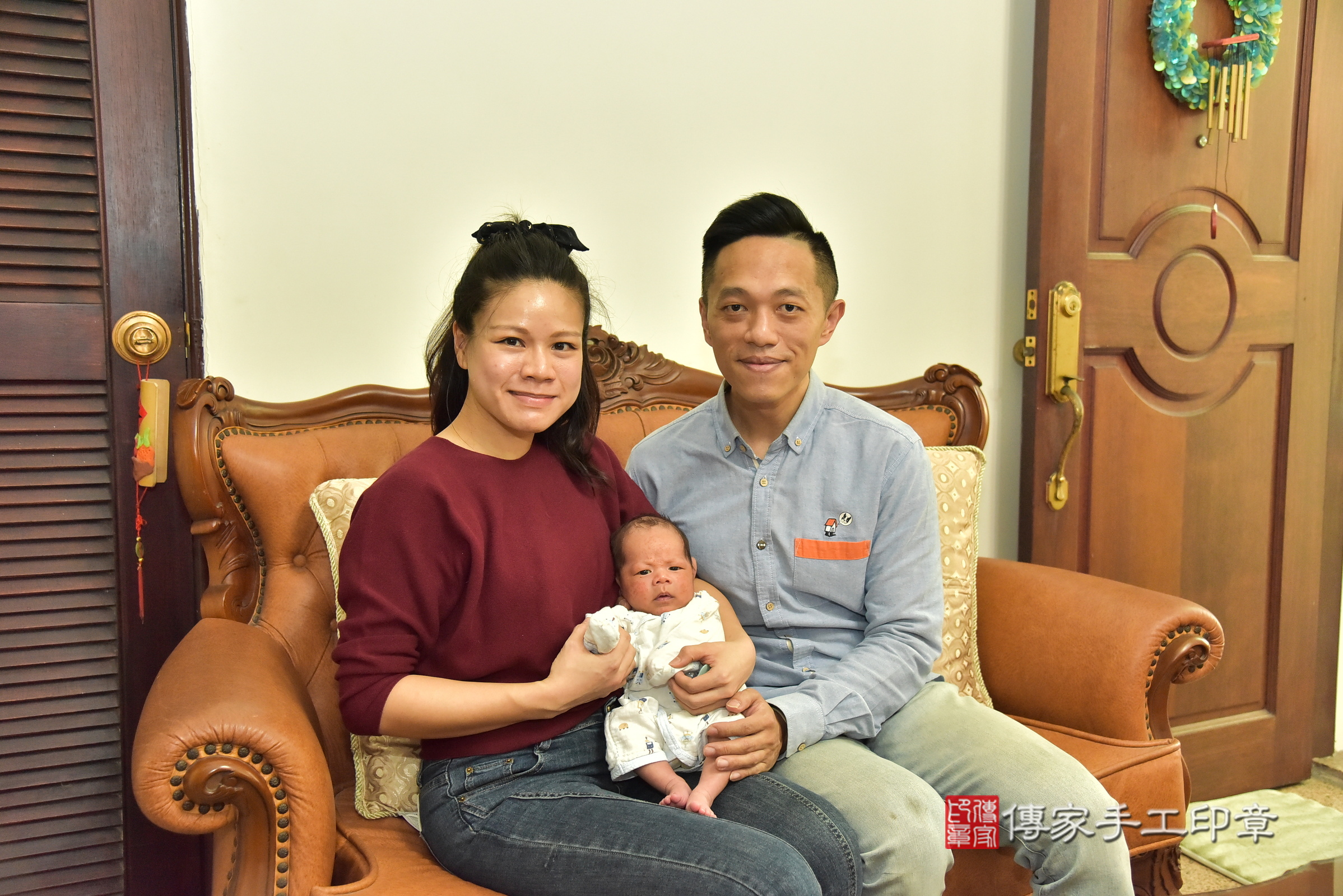 泰泰寶寶(新北市汐止區到府嬰兒泰泰寶寶滿月剃頭理髮、到府嬰兒剃胎毛儀式吉祥話)。到府剃頭剃胎毛主持、專業拍照、證書。★購買「臍帶章、肚臍章、胎毛筆刷印章」贈送：剃頭、收涎、抓周，三選一。2025.1.20，照片1