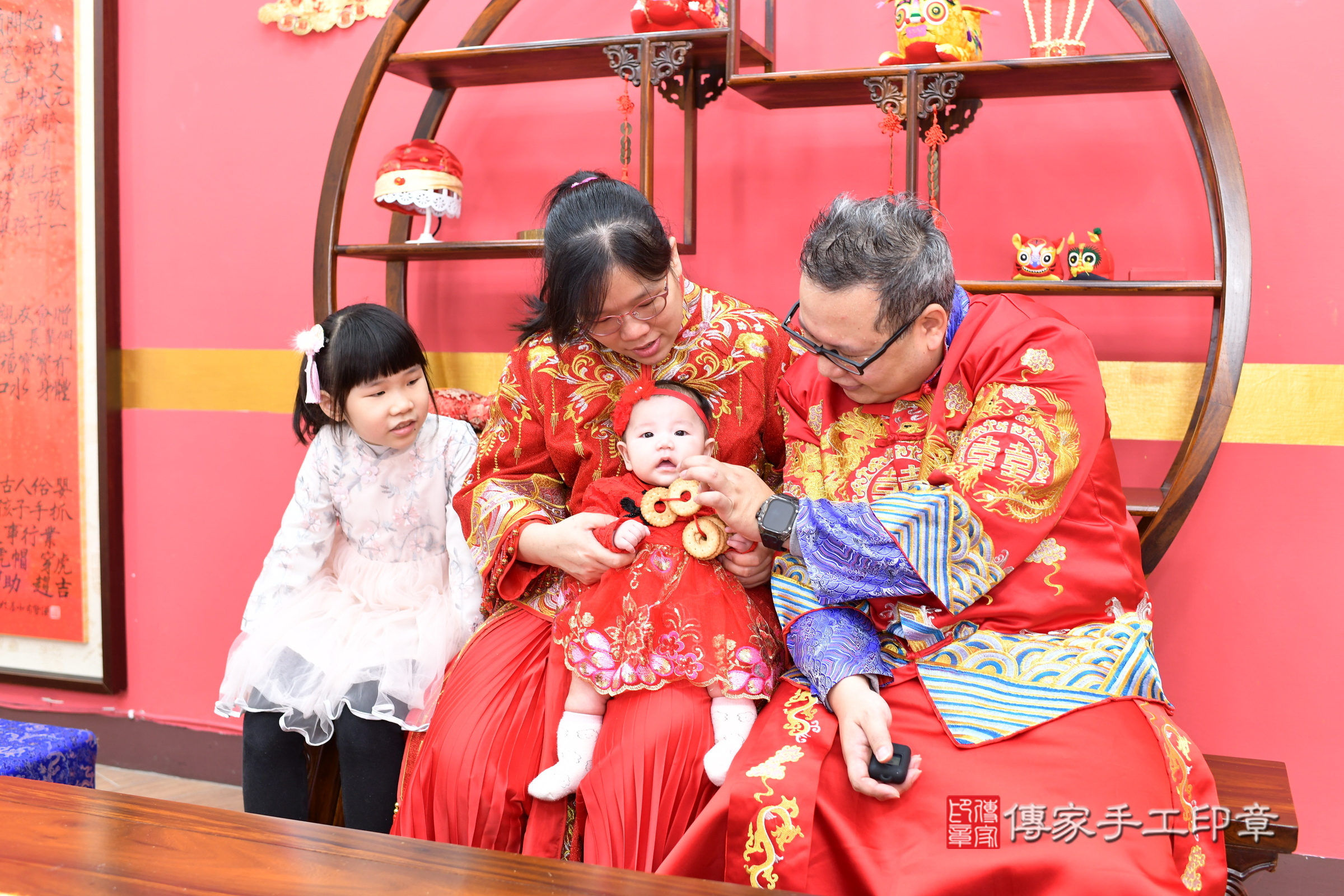 新北市永和區恬恬寶寶收涎推薦：傳家新北店收涎中國風會場，嬰兒古禮收涎收口水流程儀式、收涎吉祥話、收涎餅乾、收涎拍照。收涎證書。2025.1.26，照片9