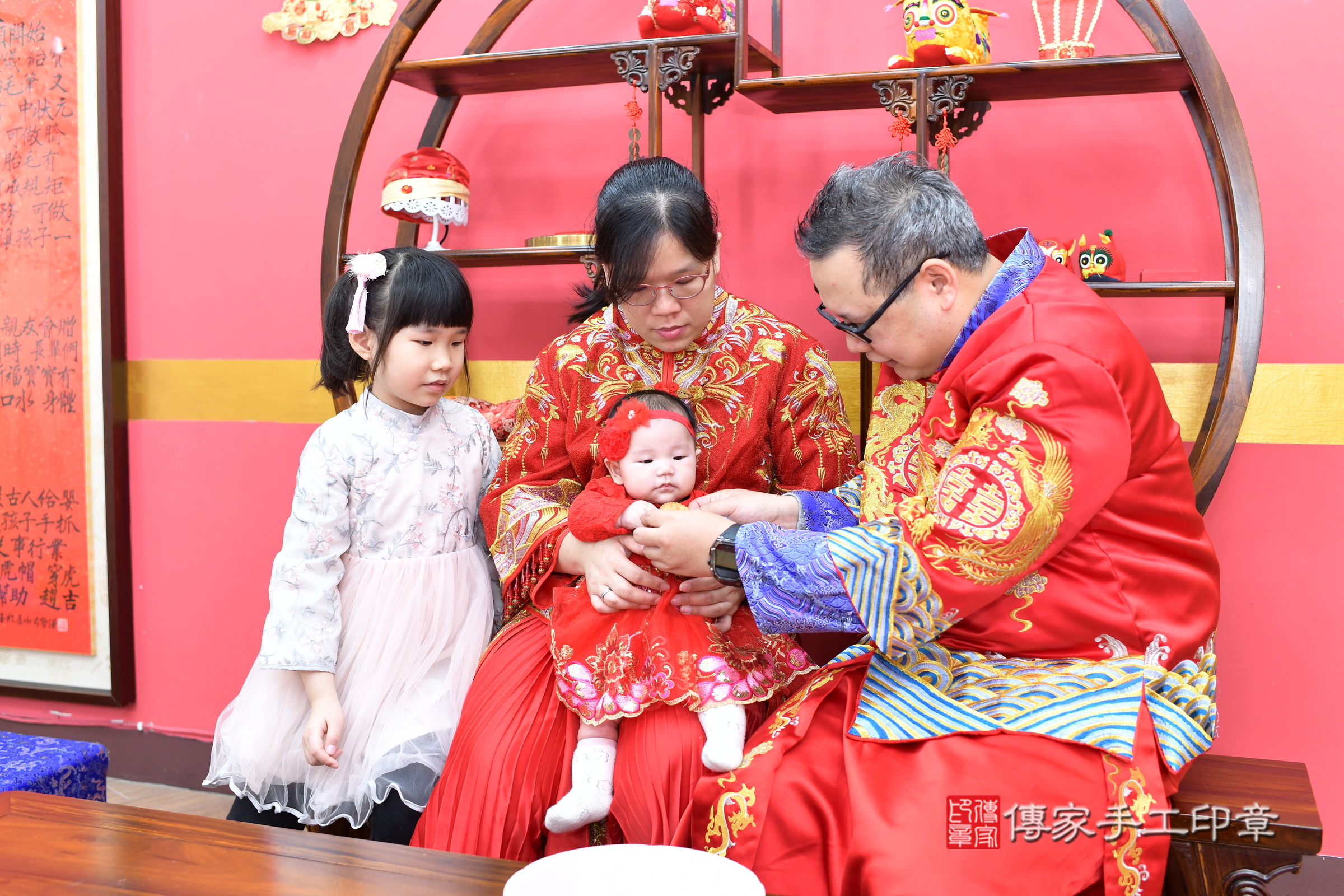 新北市永和區恬恬寶寶收涎推薦：傳家新北店收涎中國風會場，嬰兒古禮收涎收口水流程儀式、收涎吉祥話、收涎餅乾、收涎拍照。收涎證書。2025.1.26，照片8