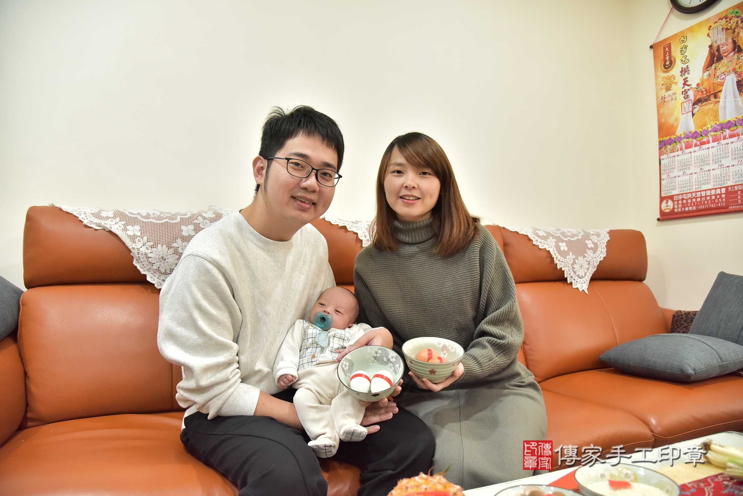 小滐寶寶(新北市土城區到府嬰兒小滐寶寶滿月剃頭理髮、到府嬰兒剃胎毛儀式吉祥話)。到府剃頭剃胎毛主持、專業拍照、證書。★購買「臍帶章、肚臍章、胎毛筆刷印章」贈送：剃頭、收涎、抓周，三選一。2025.1.18，照片6