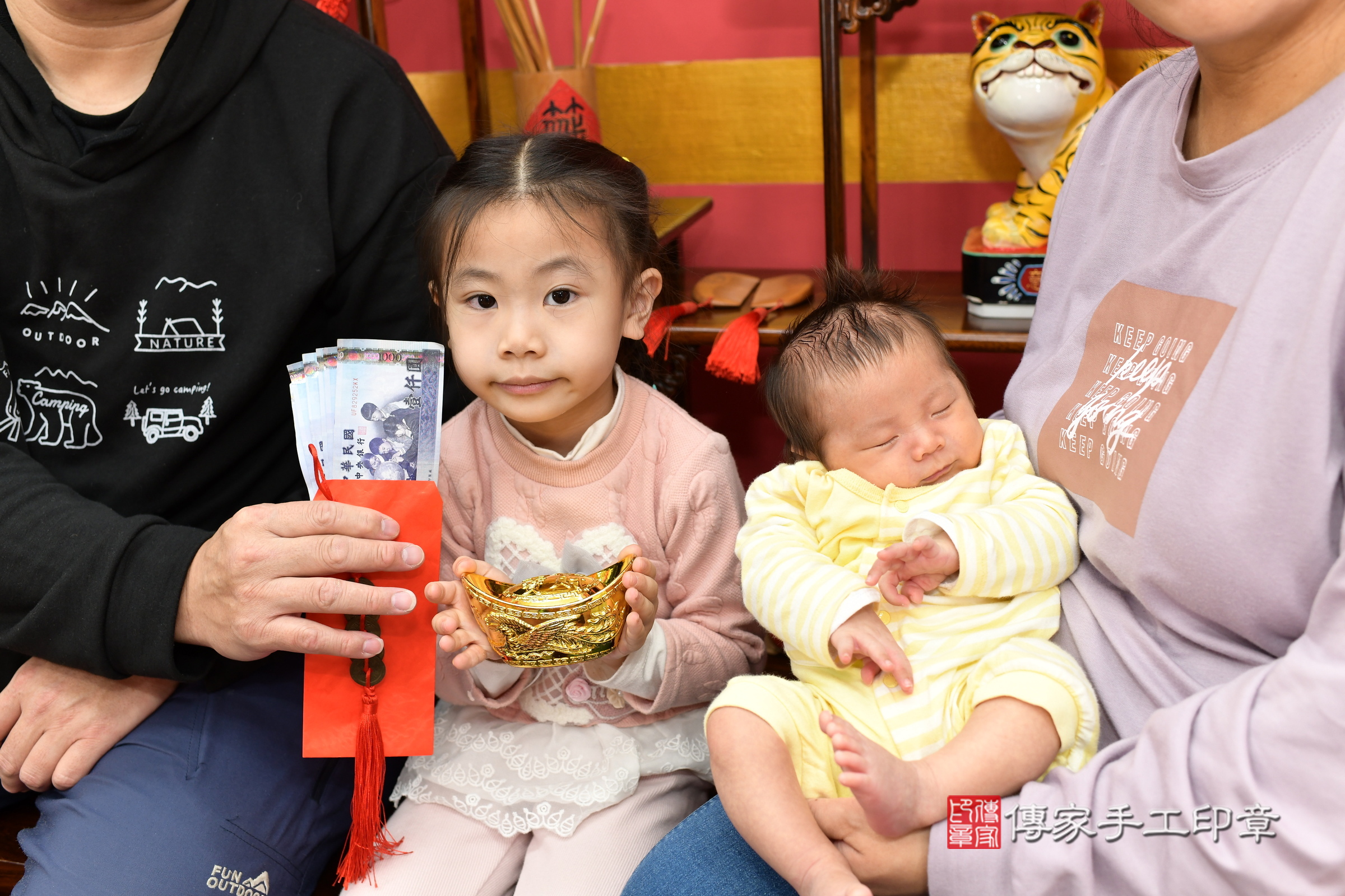 恩恩寶寶(新北市永和區嬰兒寶寶滿月剃頭理髮、嬰兒剃胎毛儀式吉祥話)。中國風會場，爸媽寶貝穿「日中韓」古裝禮服。專業拍照、證書。★購買「臍帶章、肚臍章、胎毛筆刷印章」贈送：剃頭、收涎、抓周，三選一。2025.1.26，照片16