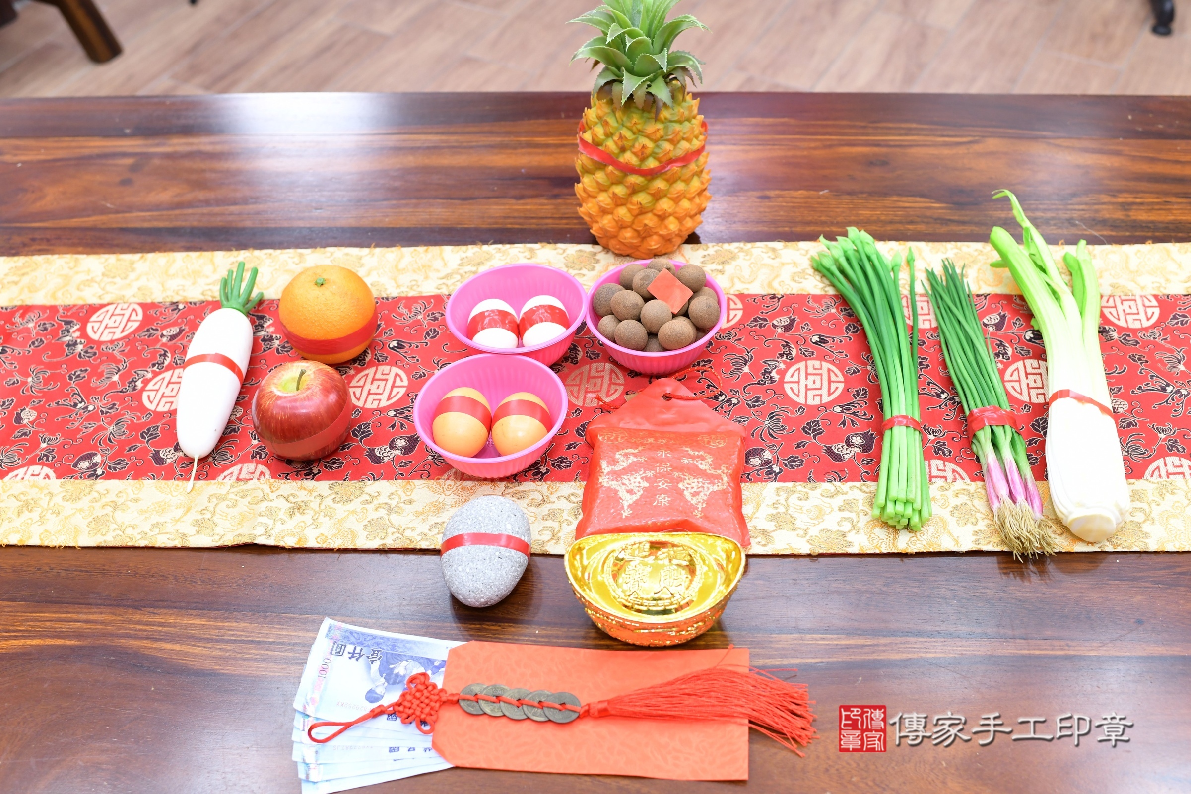 恩恩寶寶(新北市永和區嬰兒寶寶滿月剃頭理髮、嬰兒剃胎毛儀式吉祥話)。中國風會場，爸媽寶貝穿「日中韓」古裝禮服。專業拍照、證書。★購買「臍帶章、肚臍章、胎毛筆刷印章」贈送：剃頭、收涎、抓周，三選一。2025.1.26，照片3