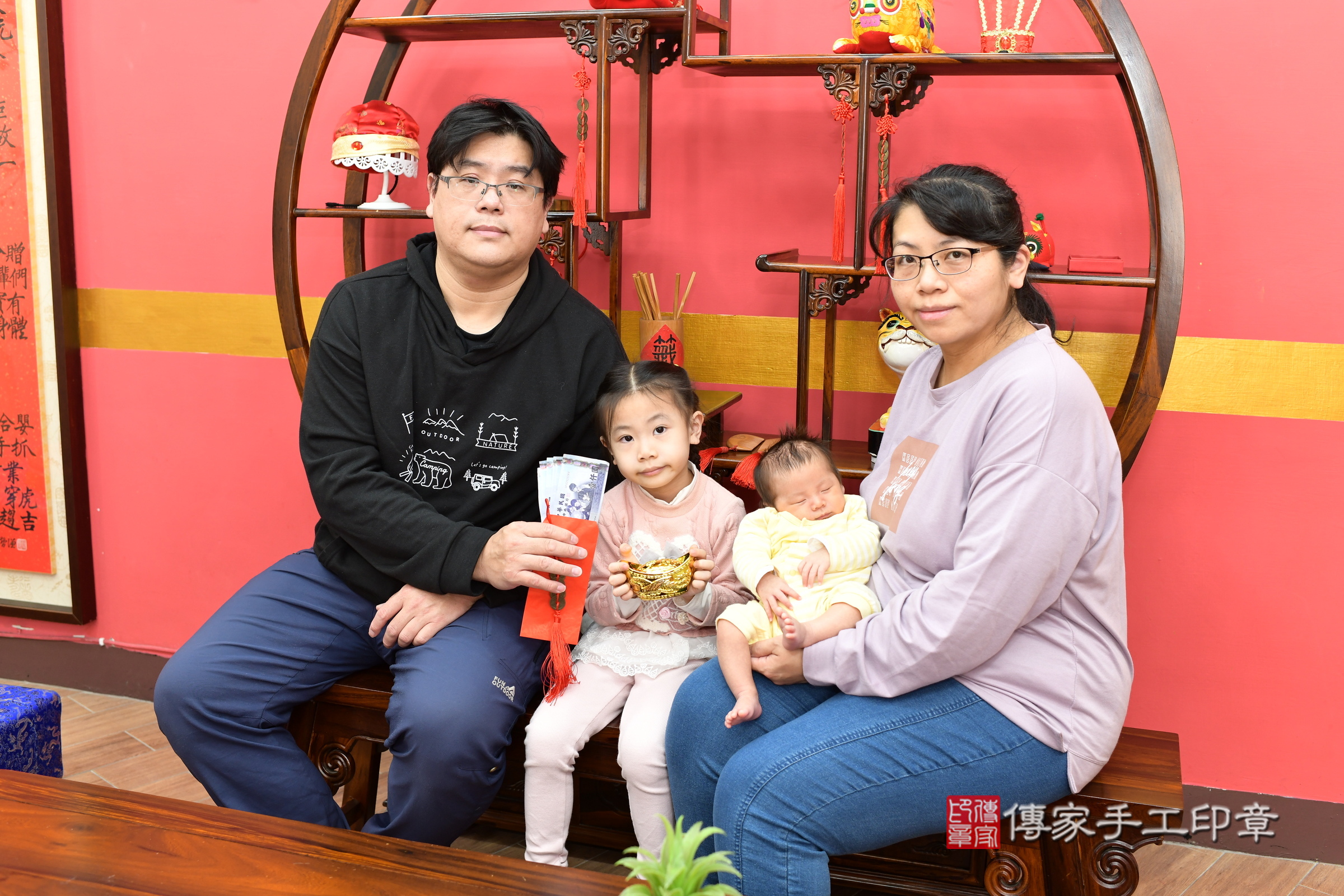 恩恩寶寶(新北市永和區嬰兒寶寶滿月剃頭理髮、嬰兒剃胎毛儀式吉祥話)。中國風會場，爸媽寶貝穿「日中韓」古裝禮服。專業拍照、證書。★購買「臍帶章、肚臍章、胎毛筆刷印章」贈送：剃頭、收涎、抓周，三選一。2025.1.26，照片17