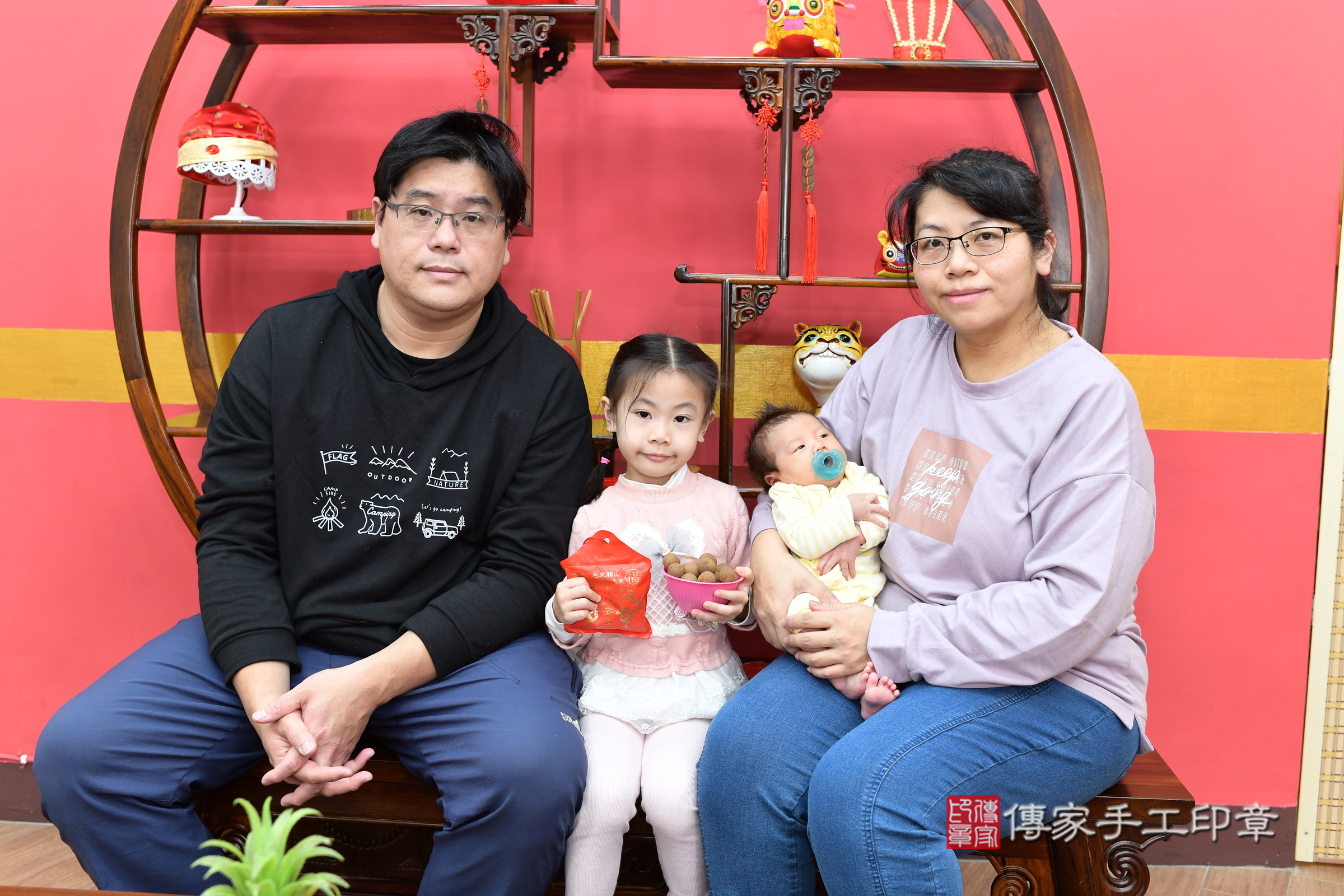 恩恩寶寶(新北市永和區嬰兒寶寶滿月剃頭理髮、嬰兒剃胎毛儀式吉祥話)。中國風會場，爸媽寶貝穿「日中韓」古裝禮服。專業拍照、證書。★購買「臍帶章、肚臍章、胎毛筆刷印章」贈送：剃頭、收涎、抓周，三選一。2025.1.26，照片7