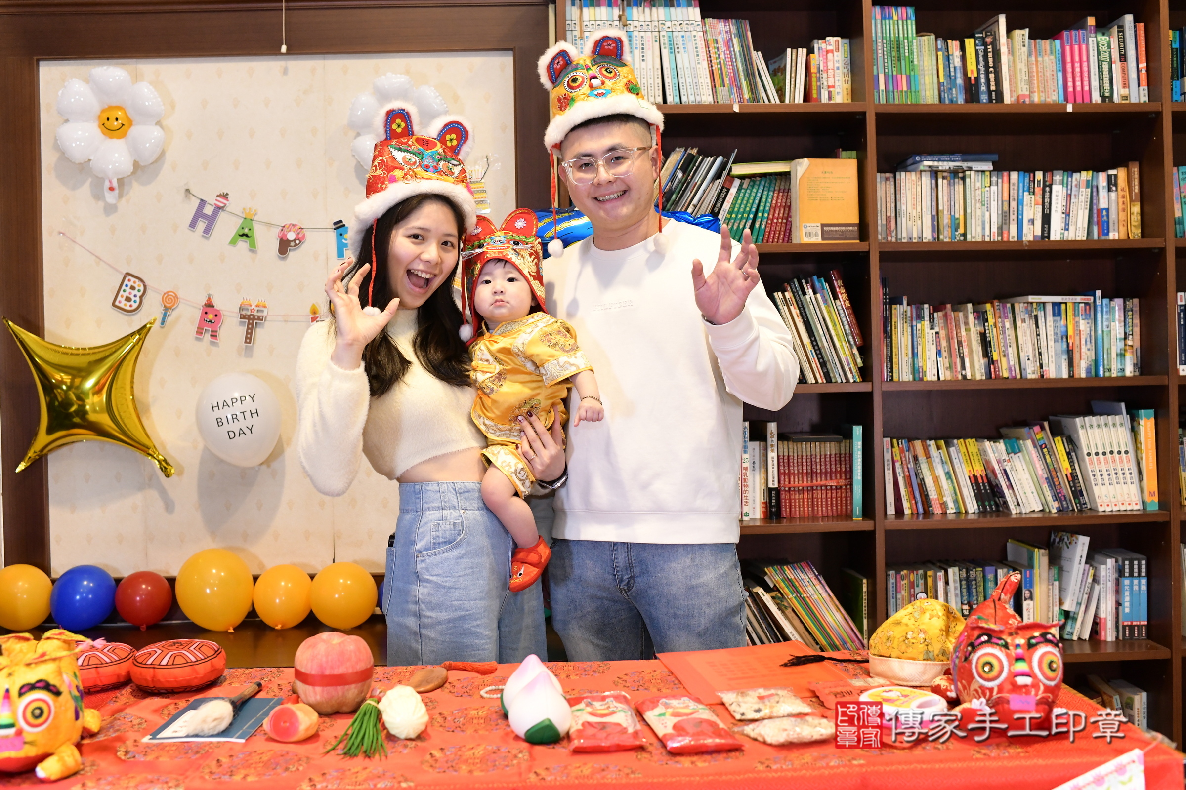 新北市永和區安安寶寶抓周推薦：傳家新北店到府抓周，嬰兒古禮抓周流程儀式吉祥話、抓周道具物品24種、拍照。抓周證書。2025.1.25，照片1