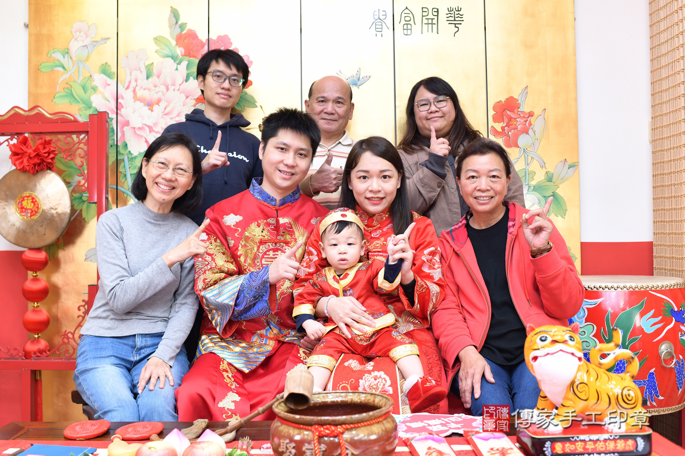 台北市大同區荃荃寶寶抓周推薦:傳家台北店抓周度脺中國風會場,嬰兒古禮抓周流程儀式吉祥話、抓周道具物品24種、拍照。抓周證書。2025.1.25,照片31 台北市大同區荃荃寶寶抓周推薦:傳家台北店抓周度脺中國風會場,嬰兒古禮抓周流程儀式吉祥話、抓周道具物品24種、拍照。抓周證書。2025.1.25,照片31