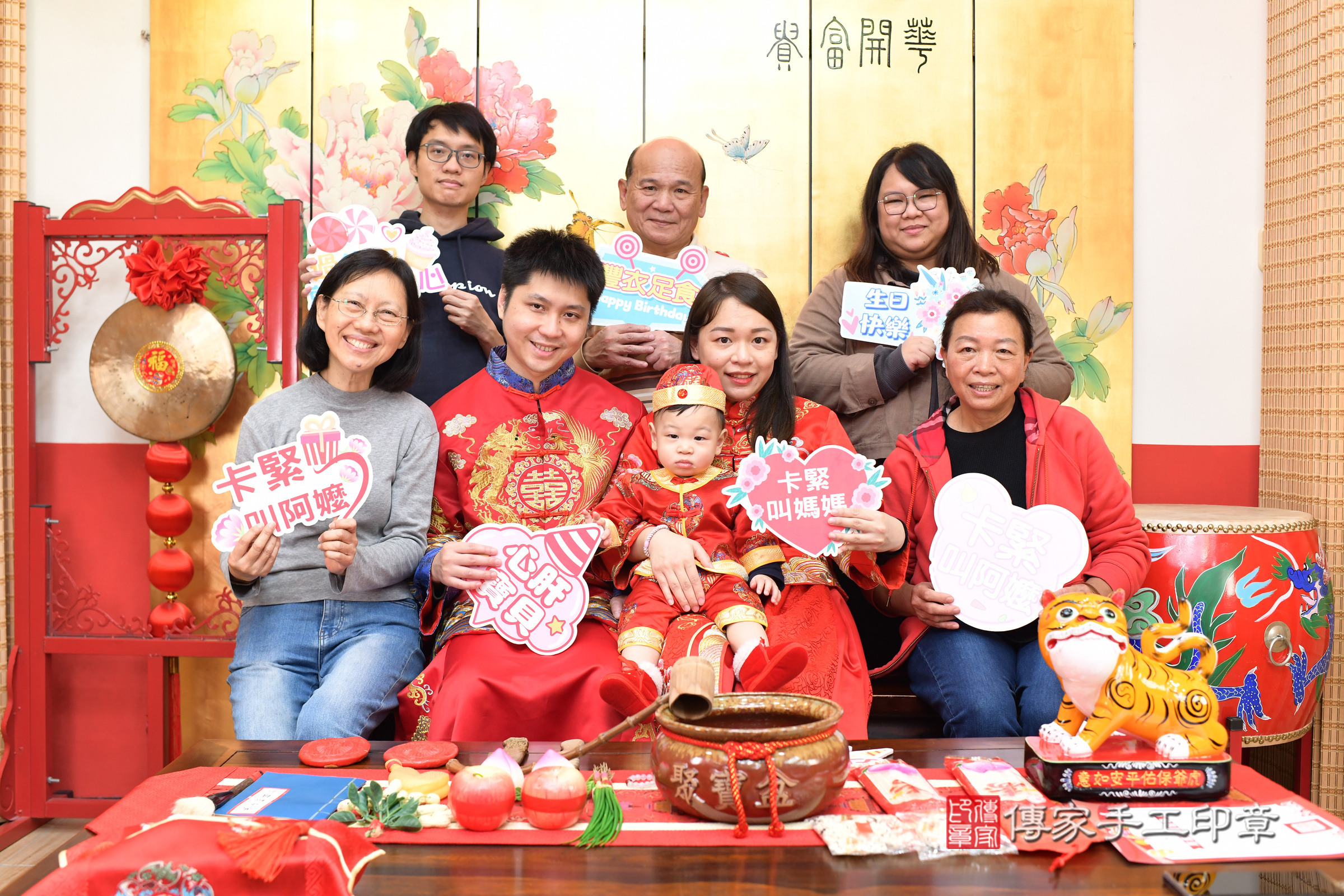 台北市大同區荃荃寶寶抓周推薦:傳家台北店抓周度脺中國風會場,嬰兒古禮抓周流程儀式吉祥話、抓周道具物品24種、拍照。抓周證書。2025.1.25,照片33 台北市大同區荃荃寶寶抓周推薦:傳家台北店抓周度脺中國風會場,嬰兒古禮抓周流程儀式吉祥話、抓周道具物品24種、拍照。抓周證書。2025.1.25,照片33