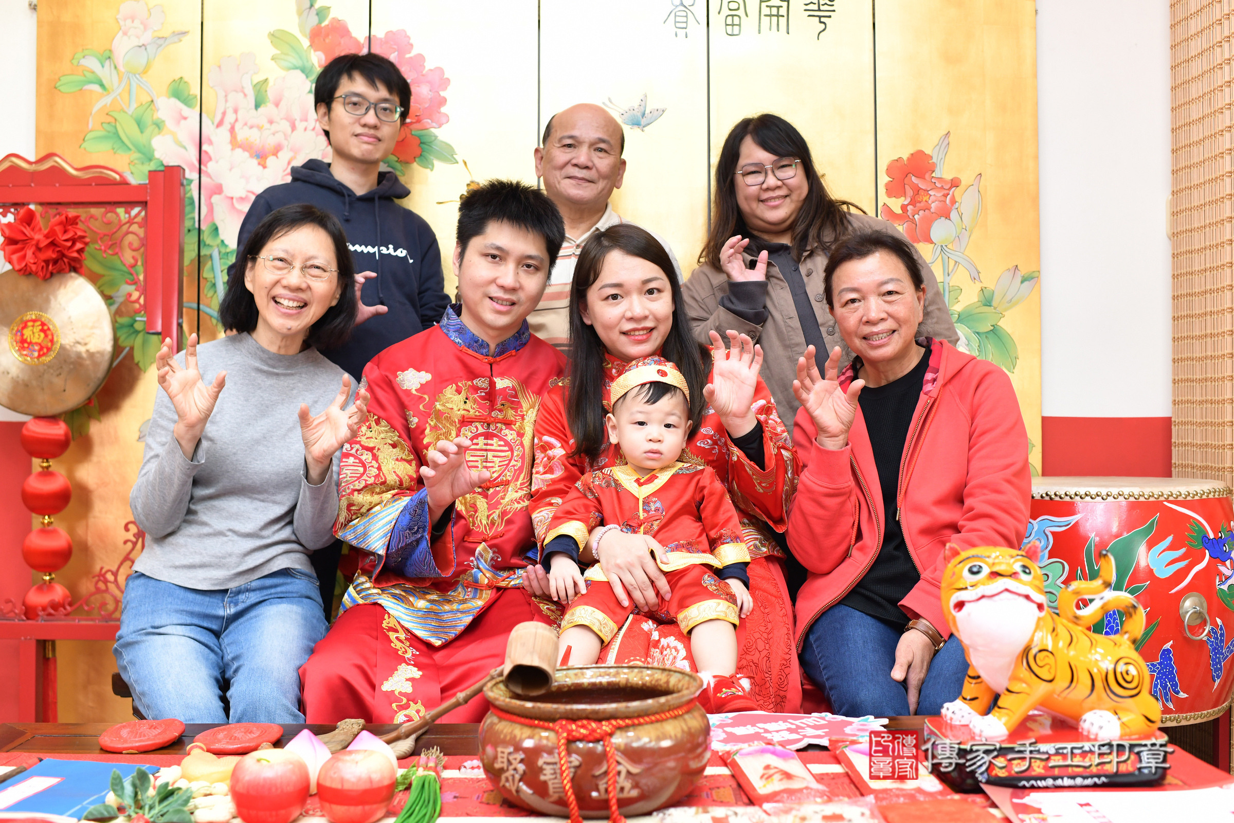 台北市大同區荃荃寶寶抓周推薦:傳家台北店抓周度脺中國風會場,嬰兒古禮抓周流程儀式吉祥話、抓周道具物品24種、拍照。抓周證書。2025.1.25,照片32 台北市大同區荃荃寶寶抓周推薦:傳家台北店抓周度脺中國風會場,嬰兒古禮抓周流程儀式吉祥話、抓周道具物品24種、拍照。抓周證書。2025.1.25,照片32