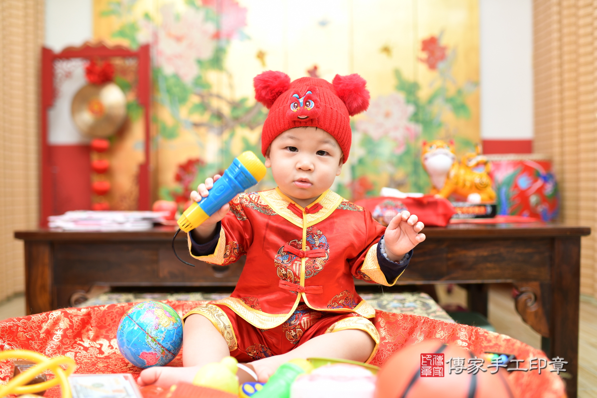 台北市大同區荃荃寶寶抓周推薦:傳家台北店抓周度脺中國風會場,嬰兒古禮抓周流程儀式吉祥話、抓周道具物品24種、拍照。抓周證書。2025.1.25,照片14 台北市大同區荃荃寶寶抓周推薦:傳家台北店抓周度脺中國風會場,嬰兒古禮抓周流程儀式吉祥話、抓周道具物品24種、拍照。抓周證書。2025.1.25,照片14