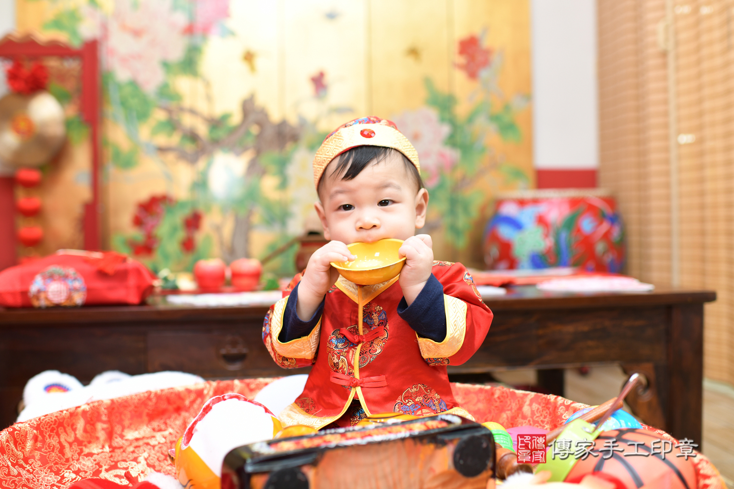 台北市大同區荃荃寶寶抓周推薦:傳家台北店抓周度脺中國風會場,嬰兒古禮抓周流程儀式吉祥話、抓周道具物品24種、拍照。抓周證書。2025.1.25,照片19 台北市大同區荃荃寶寶抓周推薦:傳家台北店抓周度脺中國風會場,嬰兒古禮抓周流程儀式吉祥話、抓周道具物品24種、拍照。抓周證書。2025.1.25,照片19