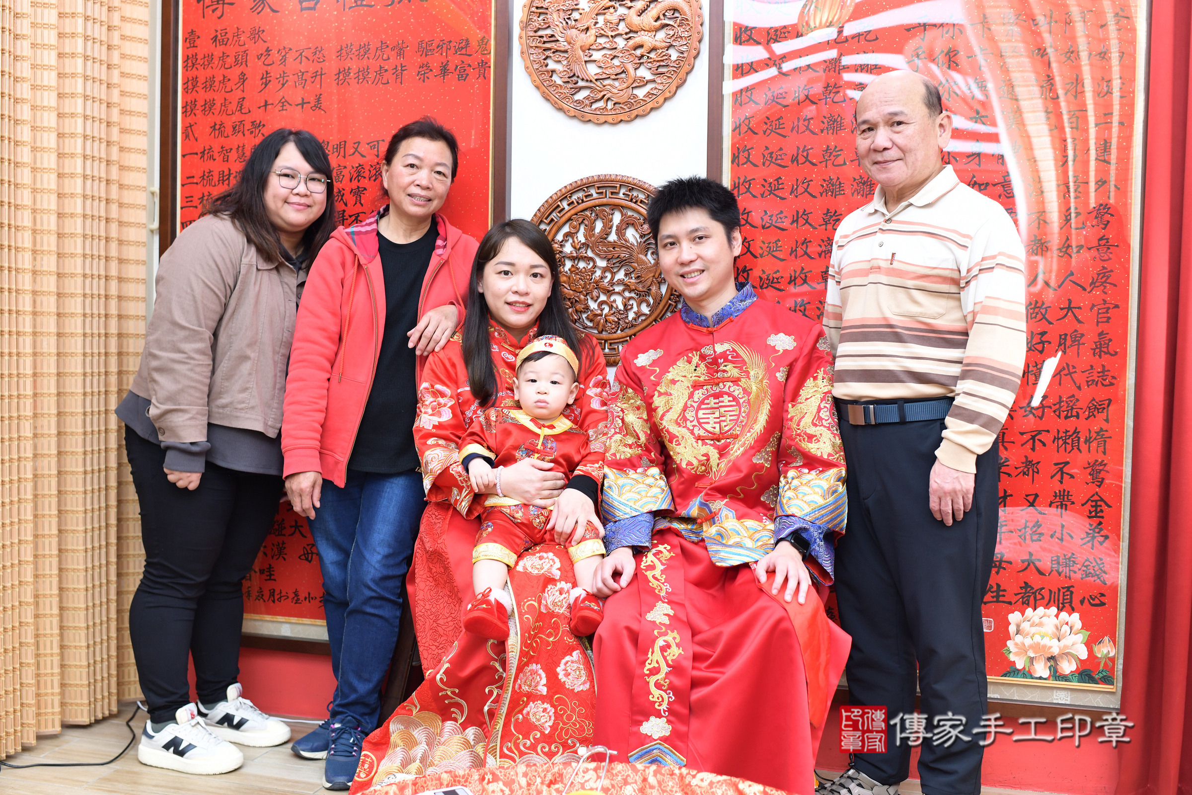 台北市大同區荃荃寶寶抓周推薦:傳家台北店抓周度脺中國風會場,嬰兒古禮抓周流程儀式吉祥話、抓周道具物品24種、拍照。抓周證書。2025.1.25,照片5 台北市大同區荃荃寶寶抓周推薦:傳家台北店抓周度脺中國風會場,嬰兒古禮抓周流程儀式吉祥話、抓周道具物品24種、拍照。抓周證書。2025.1.25,照片5