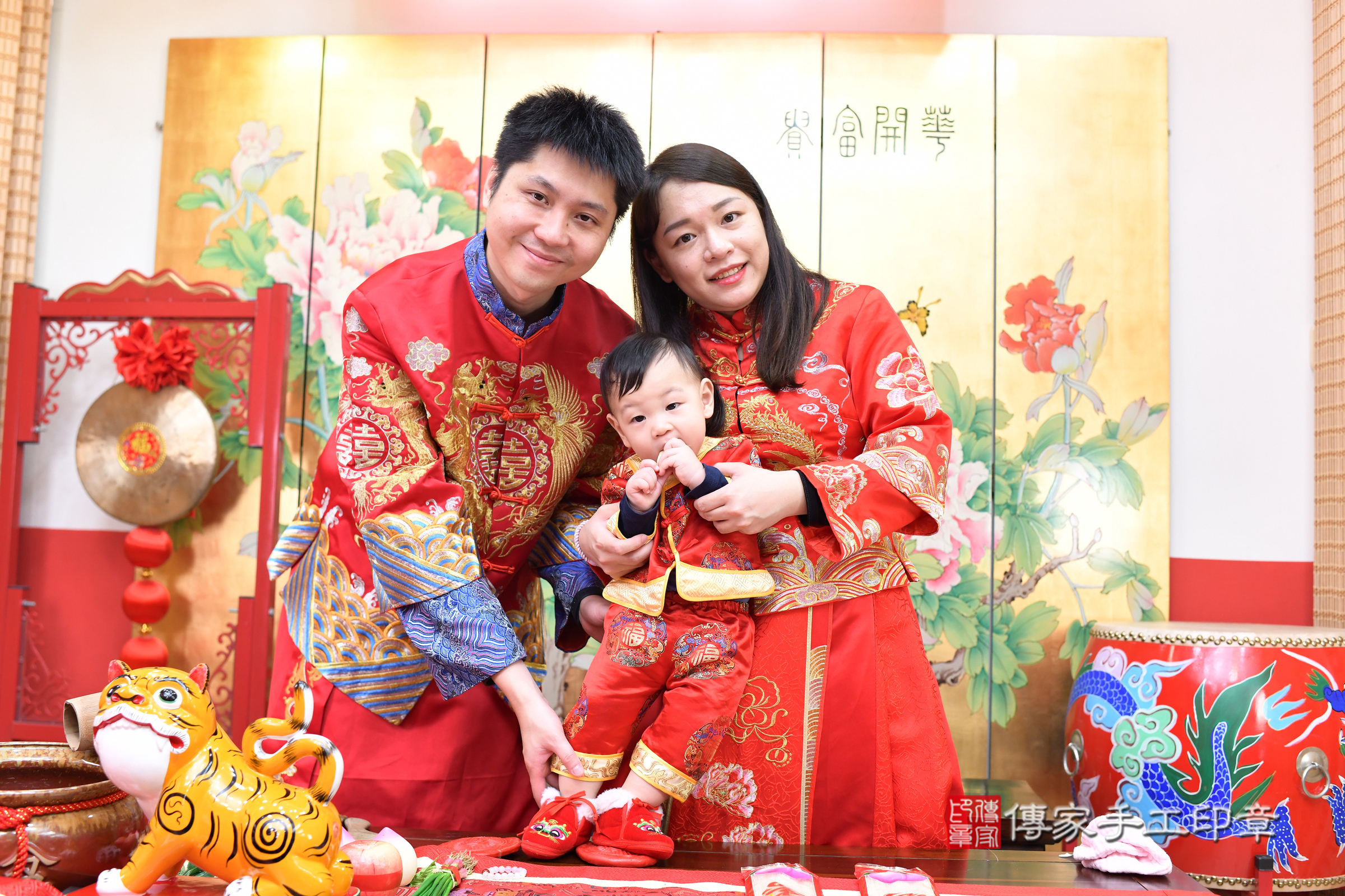 台北市大同區荃荃寶寶抓周推薦:傳家台北店抓周度脺中國風會場,嬰兒古禮抓周流程儀式吉祥話、抓周道具物品24種、拍照。抓周證書。2025.1.25,照片23 台北市大同區荃荃寶寶抓周推薦:傳家台北店抓周度脺中國風會場,嬰兒古禮抓周流程儀式吉祥話、抓周道具物品24種、拍照。抓周證書。2025.1.25,照片23