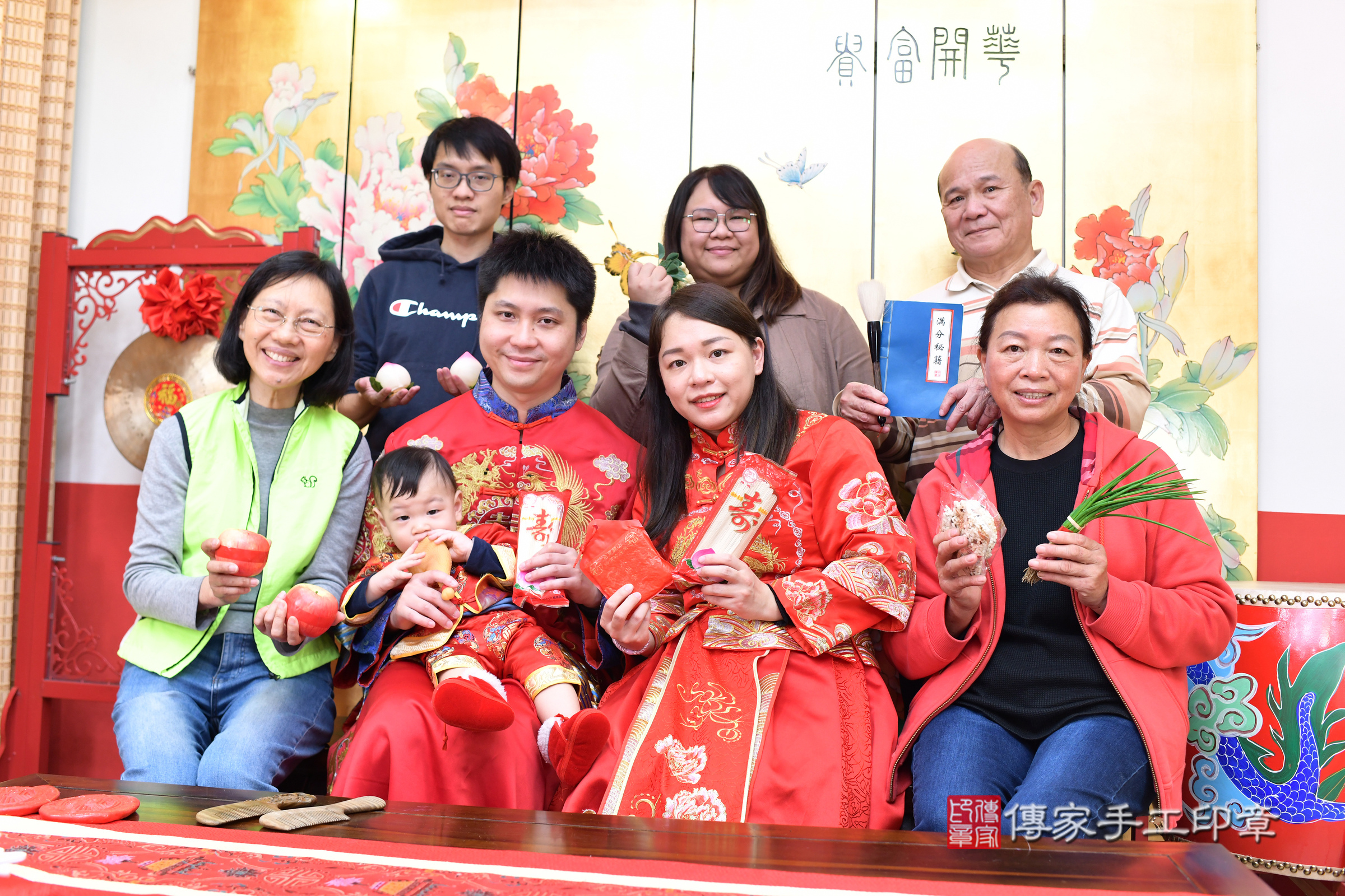 台北市大同區荃荃寶寶抓周推薦:傳家台北店抓周度脺中國風會場,嬰兒古禮抓周流程儀式吉祥話、抓周道具物品24種、拍照。抓周證書。2025.1.25,照片26 台北市大同區荃荃寶寶抓周推薦:傳家台北店抓周度脺中國風會場,嬰兒古禮抓周流程儀式吉祥話、抓周道具物品24種、拍照。抓周證書。2025.1.25,照片26