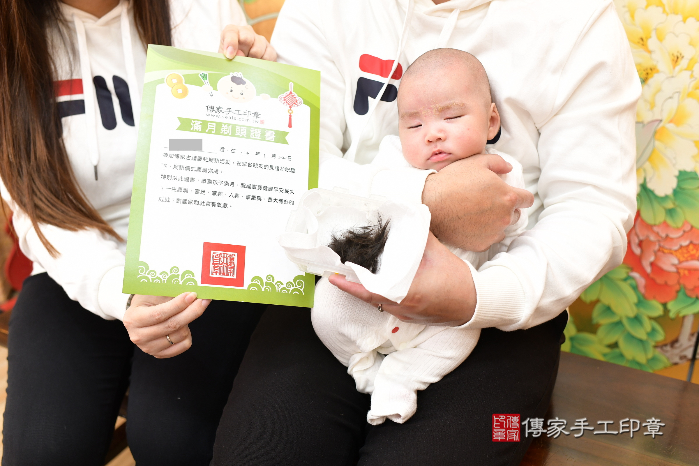 小逸寶寶(台北市大同區嬰兒寶寶滿月剃頭理髮、嬰兒剃胎毛儀式吉祥話)。中國風會場，爸媽寶貝穿「日中韓」古裝禮服。專業拍照、證書。★購買「臍帶章、肚臍章、胎毛筆刷印章」贈送：剃頭、收涎、抓周，三選一。2025.1.22，照片20