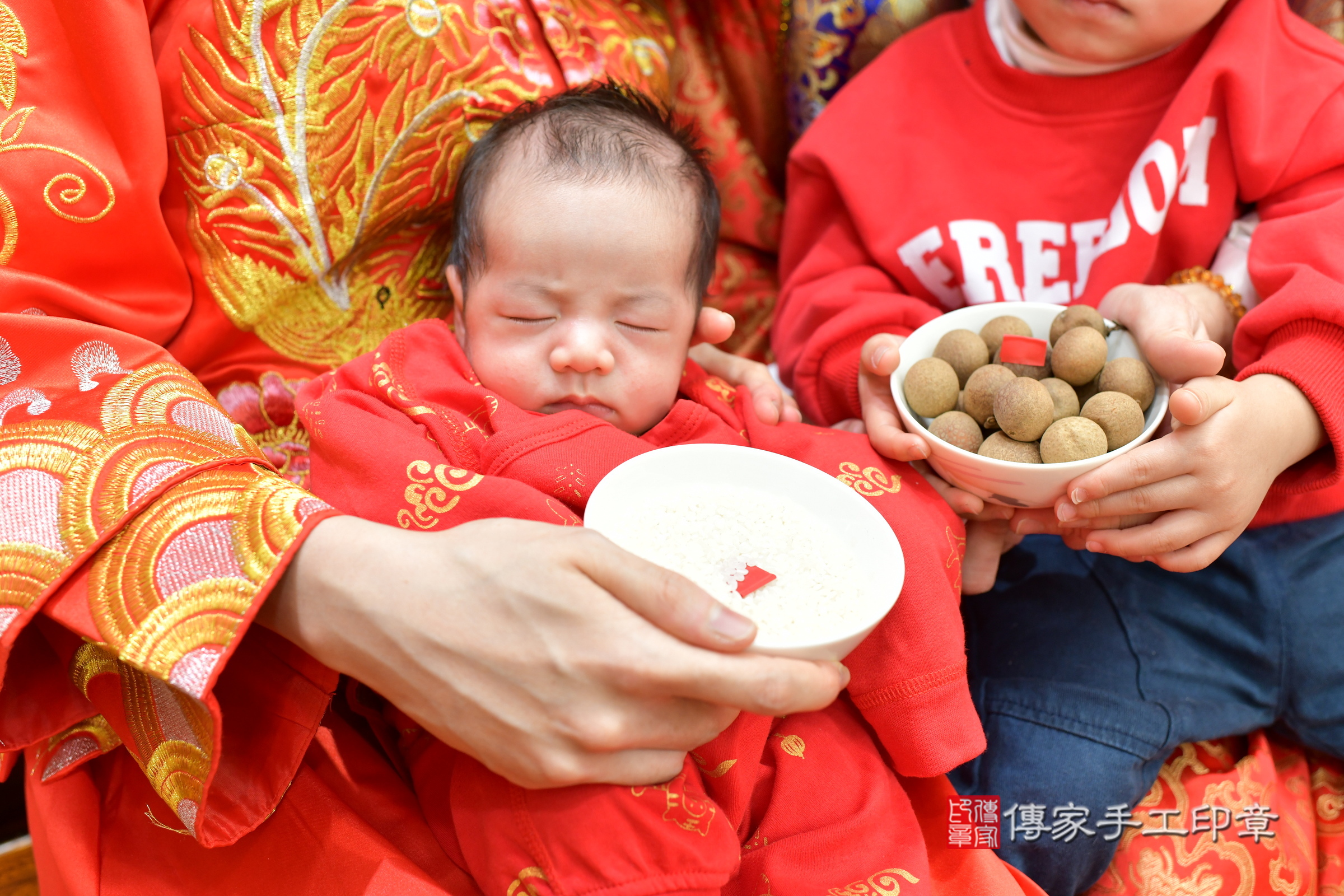 君君寶寶(台北市大同區嬰兒寶寶滿月剃頭理髮、嬰兒剃胎毛儀式吉祥話)。中國風會場，爸媽寶貝穿「日中韓」古裝禮服。專業拍照、證書。★購買「臍帶章、肚臍章、胎毛筆刷印章」贈送：剃頭、收涎、抓周，三選一。2025.1.27，照片13