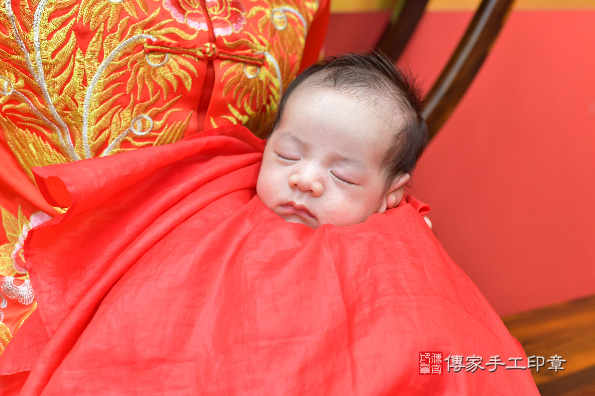 君君寶寶(台北市大同區嬰兒寶寶滿月剃頭理髮、嬰兒剃胎毛儀式吉祥話)。中國風會場，爸媽寶貝穿「日中韓」古裝禮服。專業拍照、證書。★購買「臍帶章、肚臍章、胎毛筆刷印章」贈送：剃頭、收涎、抓周，三選一。2025.1.27，照片23