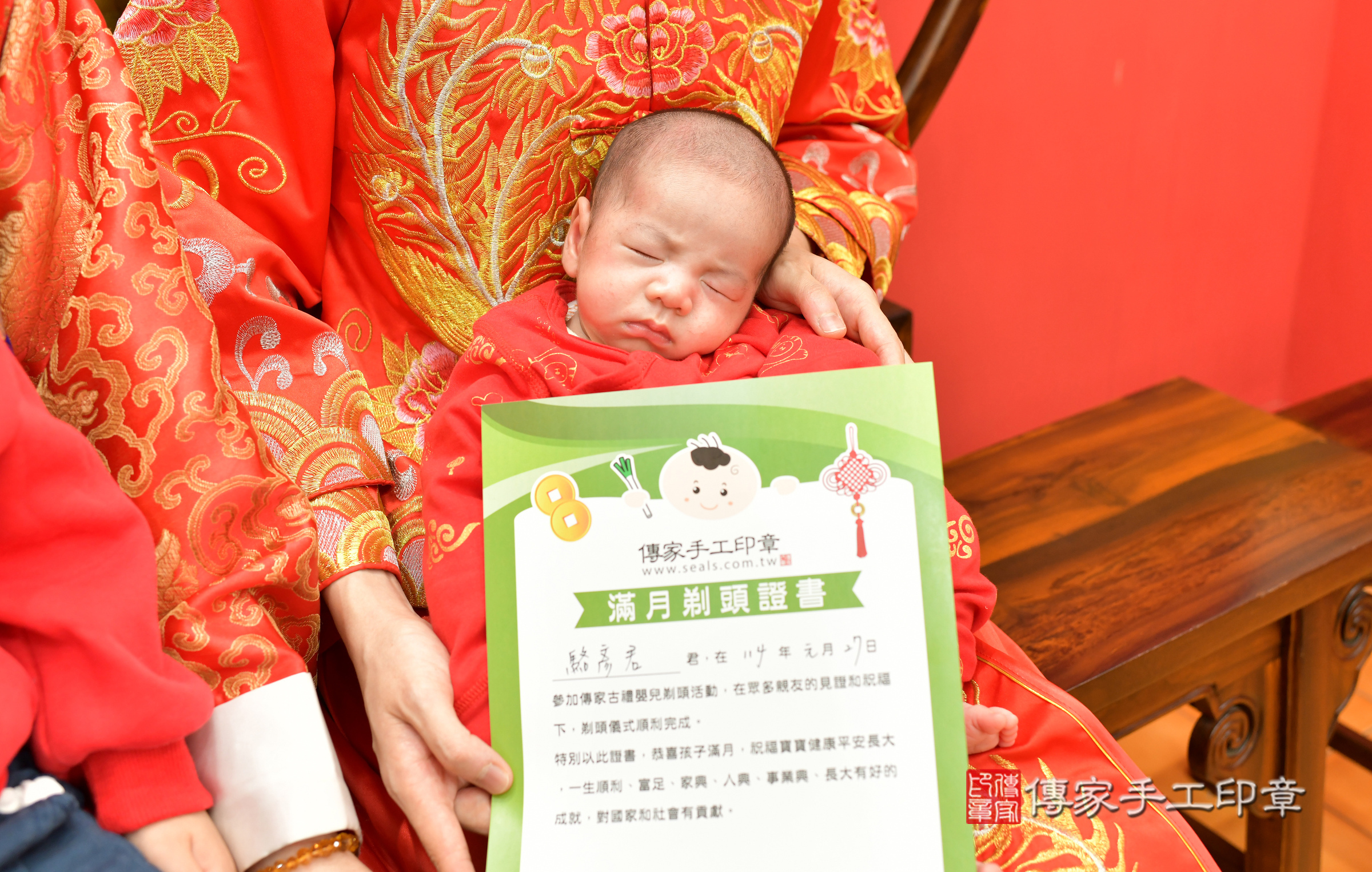 君君寶寶(台北市大同區嬰兒寶寶滿月剃頭理髮、嬰兒剃胎毛儀式吉祥話)。中國風會場，爸媽寶貝穿「日中韓」古裝禮服。專業拍照、證書。★購買「臍帶章、肚臍章、胎毛筆刷印章」贈送：剃頭、收涎、抓周，三選一。2025.1.27，照片25