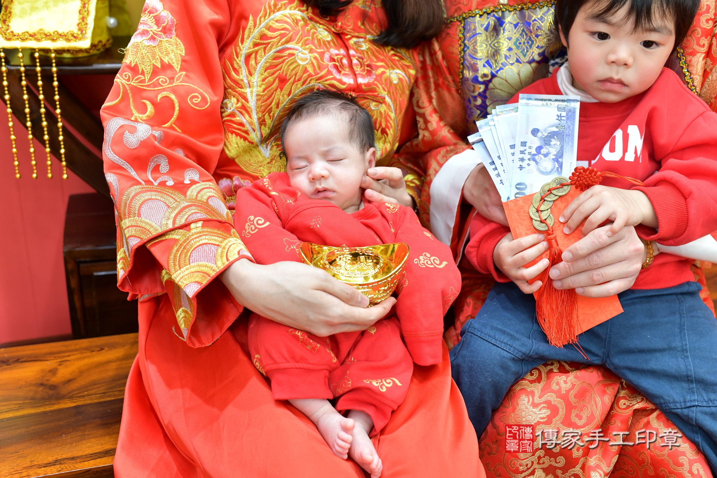 君君寶寶(台北市大同區嬰兒寶寶滿月剃頭理髮、嬰兒剃胎毛儀式吉祥話)。中國風會場，爸媽寶貝穿「日中韓」古裝禮服。專業拍照、證書。★購買「臍帶章、肚臍章、胎毛筆刷印章」贈送：剃頭、收涎、抓周，三選一。2025.1.27，照片21