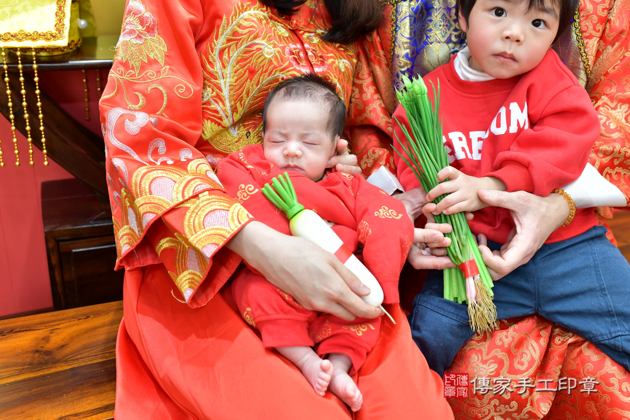 君君寶寶(台北市大同區嬰兒寶寶滿月剃頭理髮、嬰兒剃胎毛儀式吉祥話)。中國風會場，爸媽寶貝穿「日中韓」古裝禮服。專業拍照、證書。★購買「臍帶章、肚臍章、胎毛筆刷印章」贈送：剃頭、收涎、抓周，三選一。2025.1.27，照片17