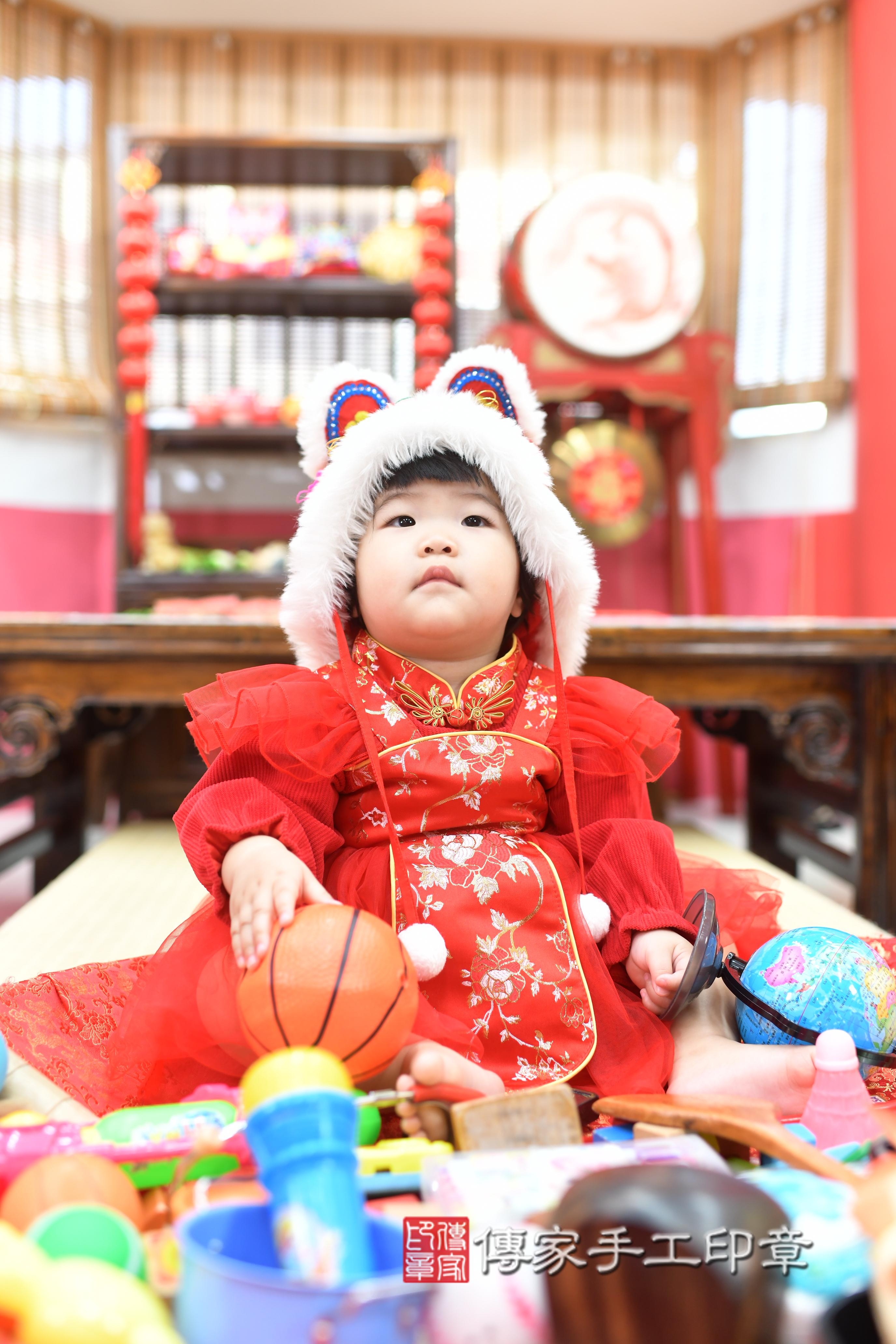 傳家手工印章高雄店、抓周、度脺、中國風會場、傳家嬰兒古禮、吉祥話、抓周道具物品24種、拍照。抓周證書。寶寶抓周、滿周歲、生日快樂、祝福 傳家手工印章高雄店、抓周、度脺、中國風會場、傳家嬰兒古禮、吉祥話、抓周道具物品24種、拍照。抓周證書。寶寶抓周、滿周歲、生日快樂、祝福