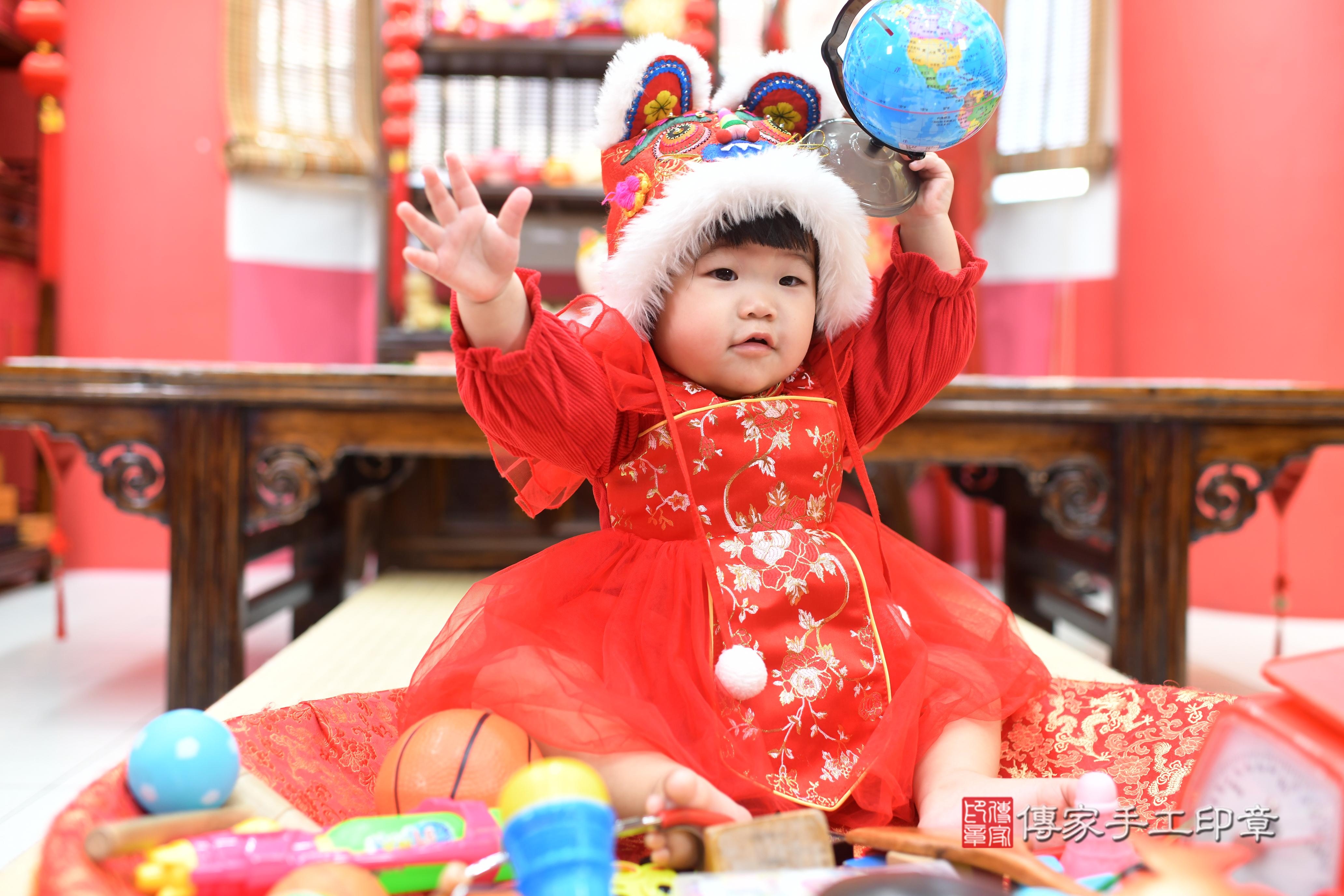 傳家手工印章高雄店、抓周、度脺、中國風會場、傳家嬰兒古禮、吉祥話、抓周道具物品24種、拍照。抓周證書。寶寶抓周、滿周歲、生日快樂、祝福 傳家手工印章高雄店、抓周、度脺、中國風會場、傳家嬰兒古禮、吉祥話、抓周道具物品24種、拍照。抓周證書。寶寶抓周、滿周歲、生日快樂、祝福